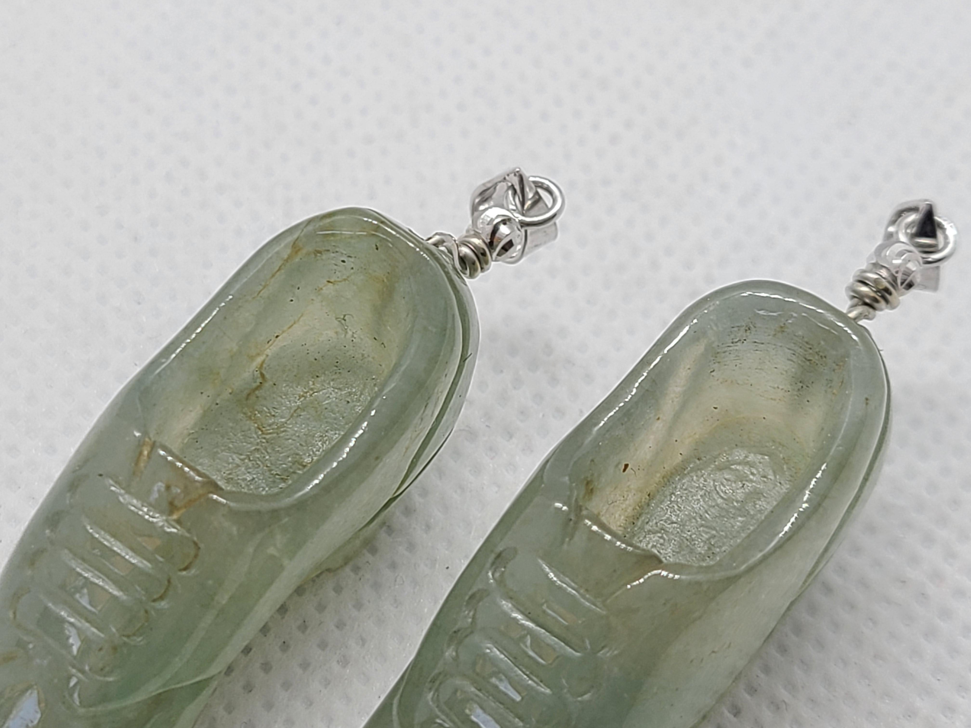 Pendentifs Paire de breloques pour chaussures en Jade Naturel Bon état - En vente à Pasadena, CA