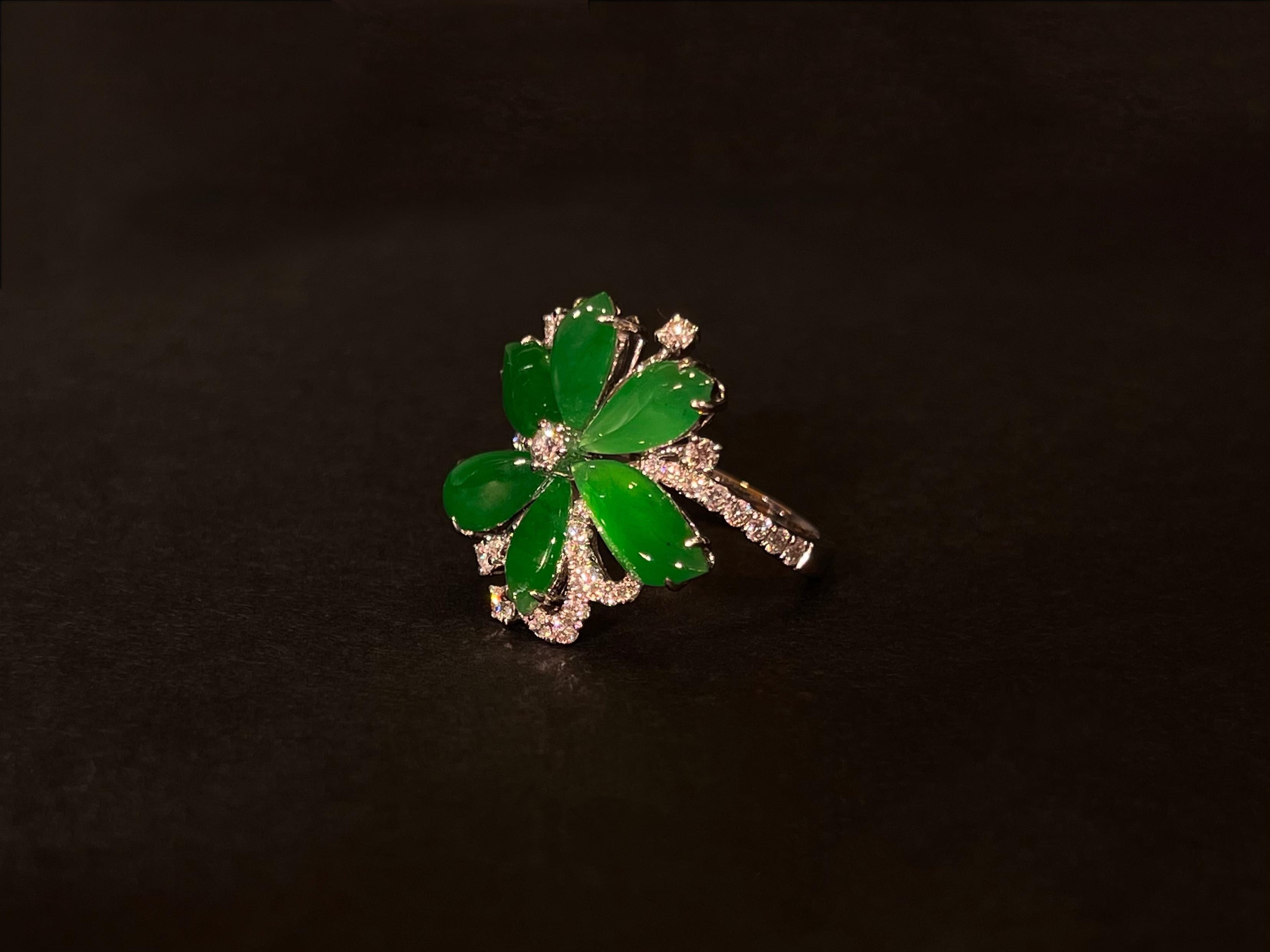 Contemporaneo Anello in giadeite naturale e diamanti in oro bianco 18 carati in vendita