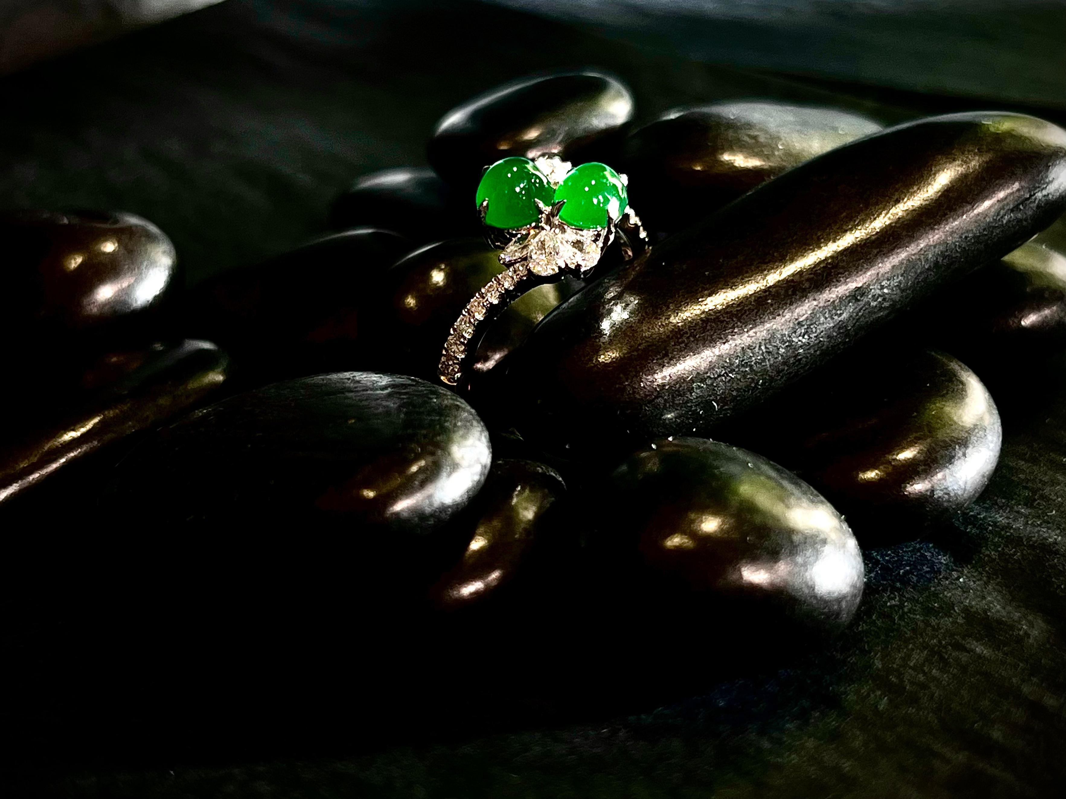 Contemporaneo Anello in giadeite naturale e diamanti in oro bianco 18 carati in vendita