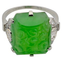 Bague en platine avec jadéite verte gravée et diamants certifiés GIA, France