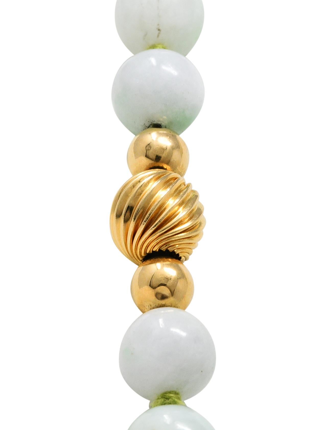 Collier vintage sculpté en or jaune 14 carats avec perles de jadéite naturelle en vente 1