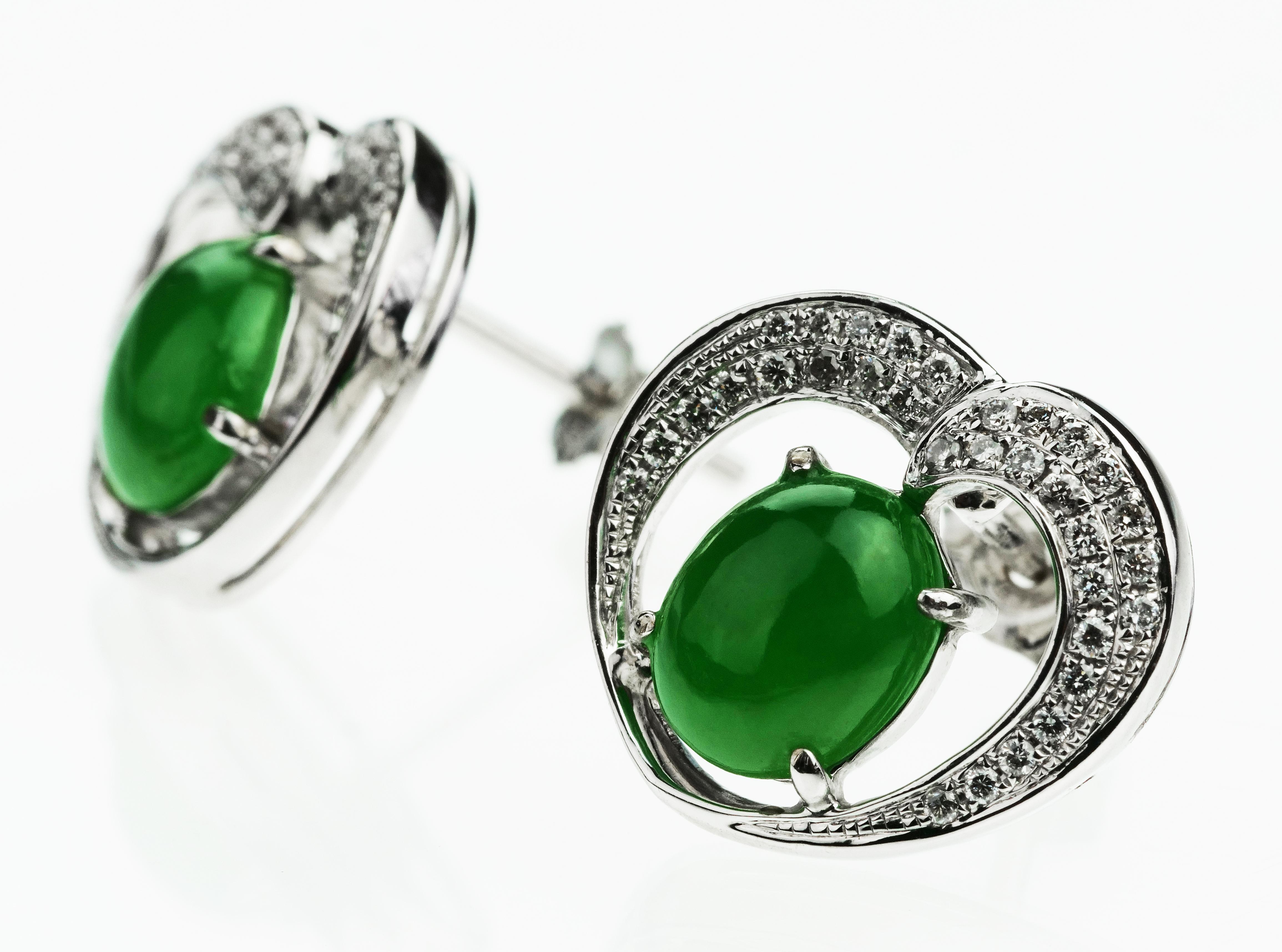 Natürliche Jadeit Jade & Diamant verkrustet Herz Rahmen Ohrringe in 18ct Weißgold (Moderne) im Angebot