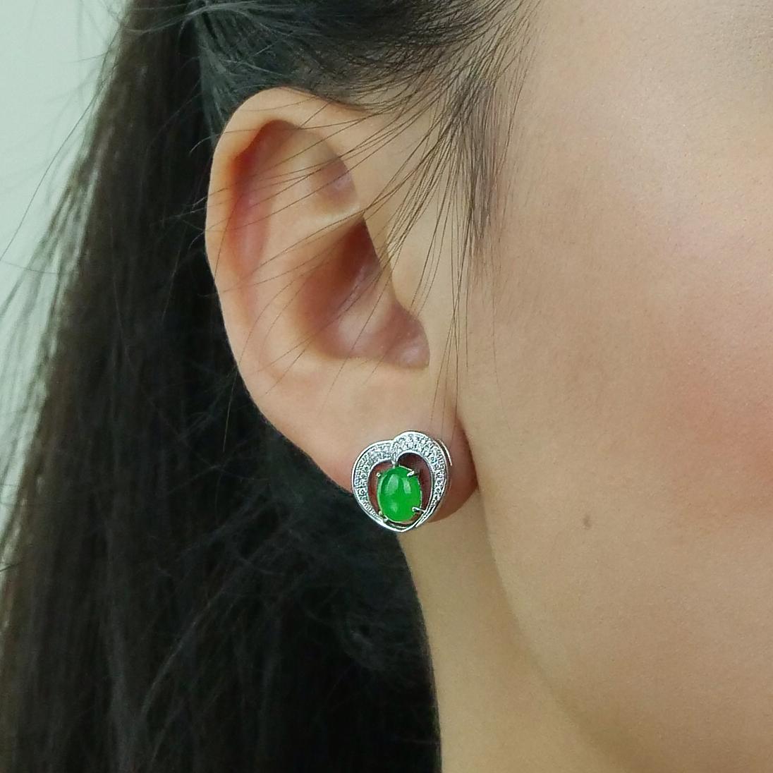 Natürliche Jadeit Jade & Diamant verkrustet Herz Rahmen Ohrringe in 18ct Weißgold im Zustand „Neu“ im Angebot in London, GB