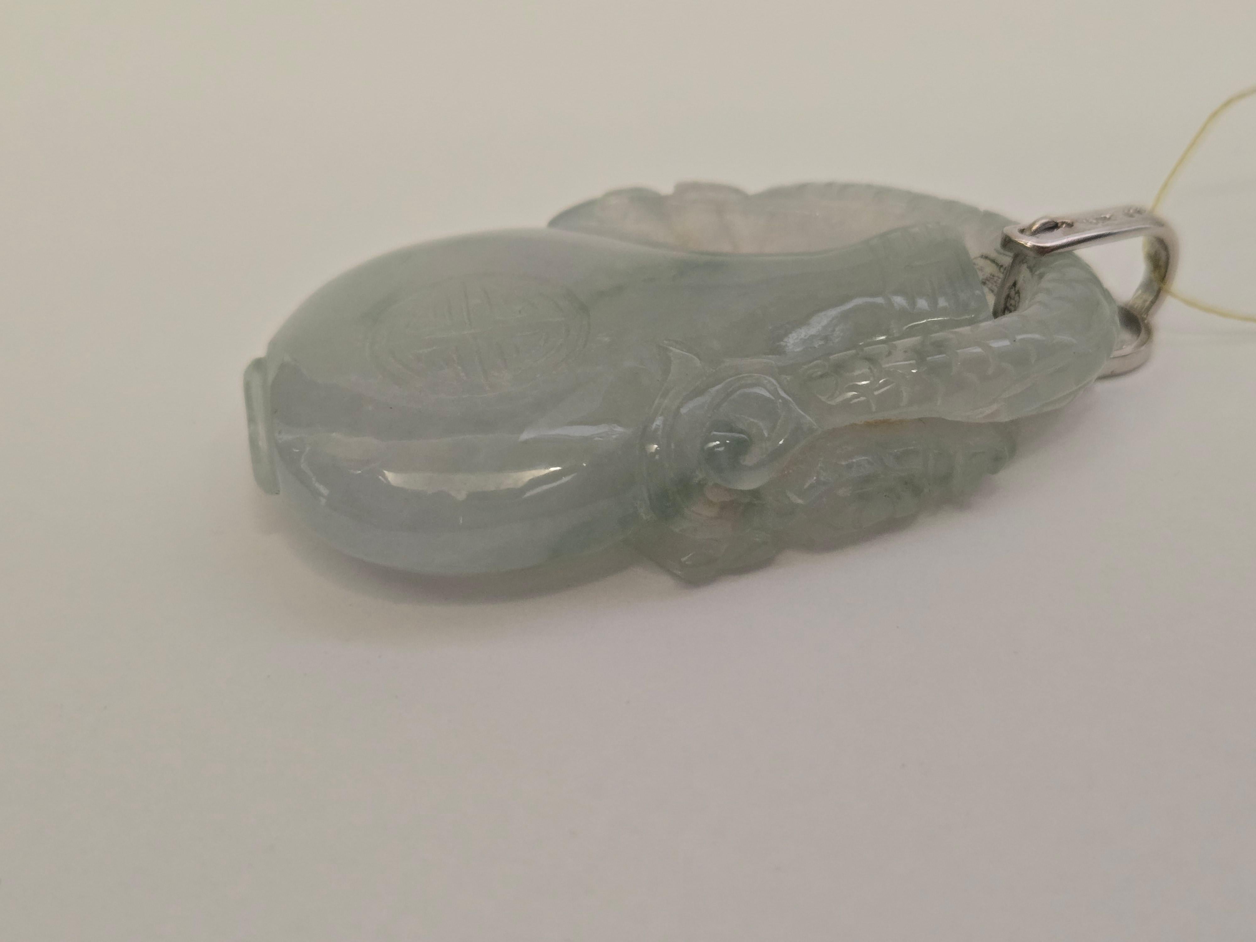 Colgante de Jadeíta Natural con Dragón Tallado y Colgante de Botella en venta 6