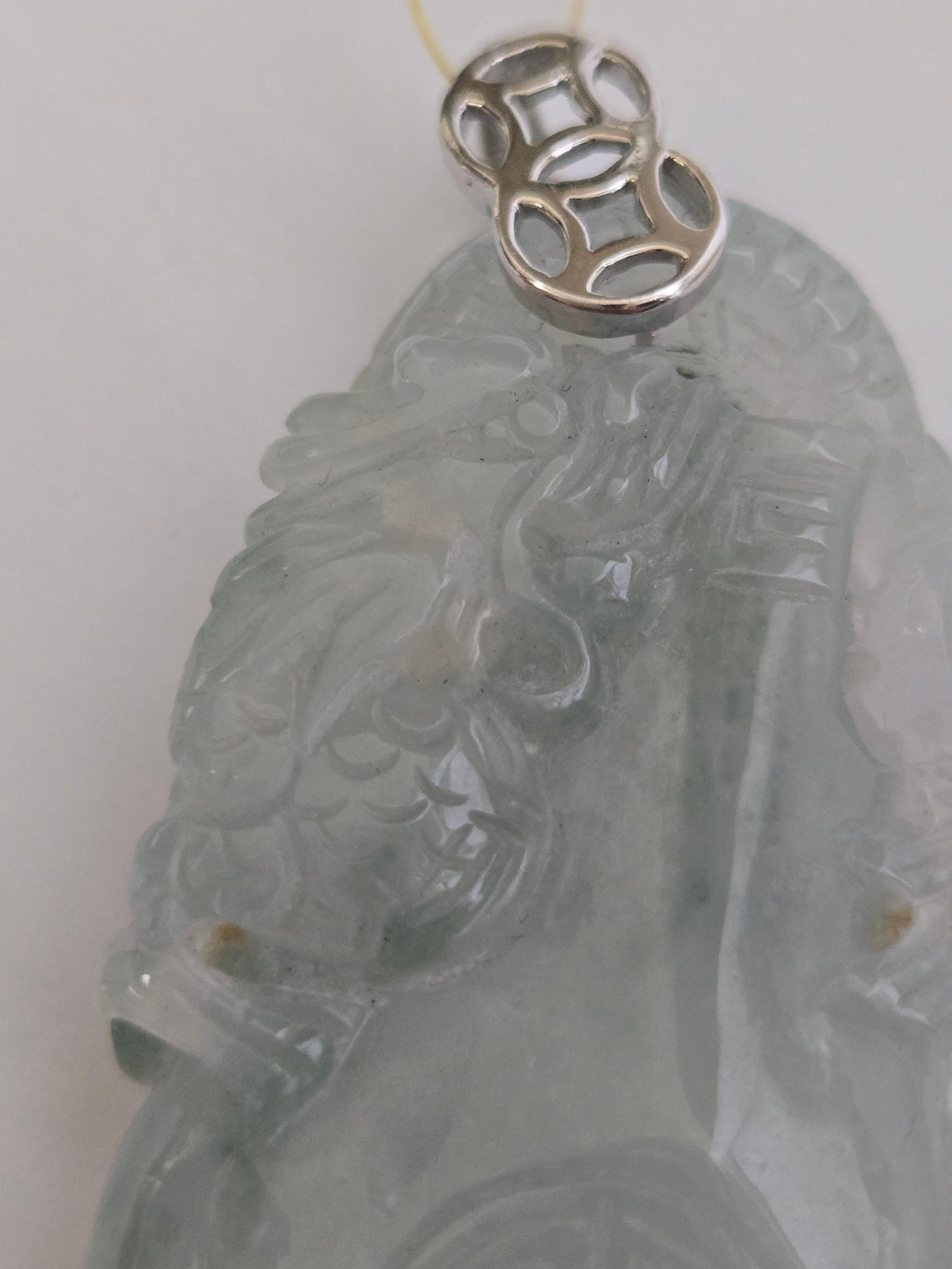 Colgante de Jadeíta Natural con Dragón Tallado y Colgante de Botella en venta 7