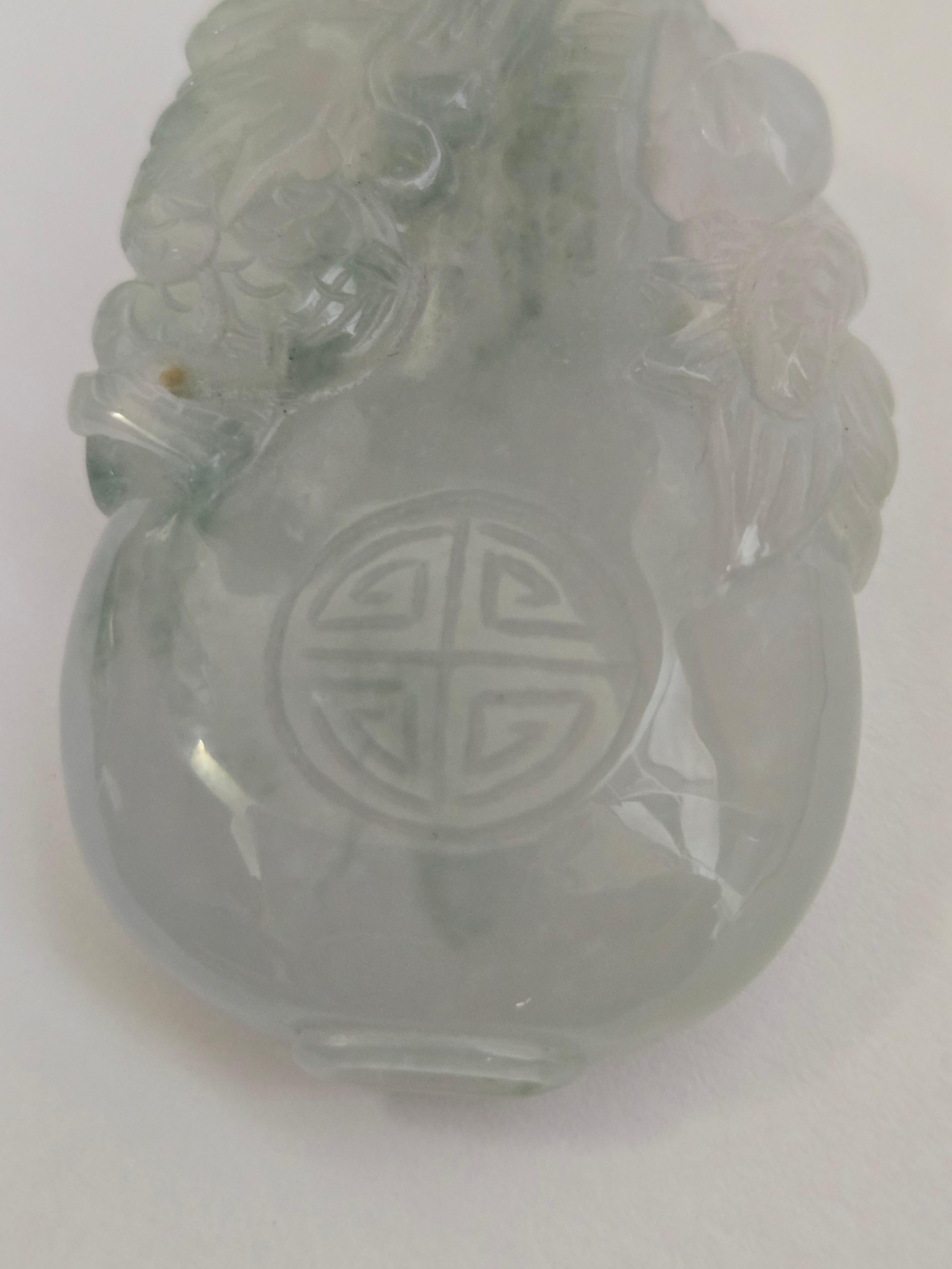 Colgante de Jadeíta Natural con Dragón Tallado y Colgante de Botella en venta 9