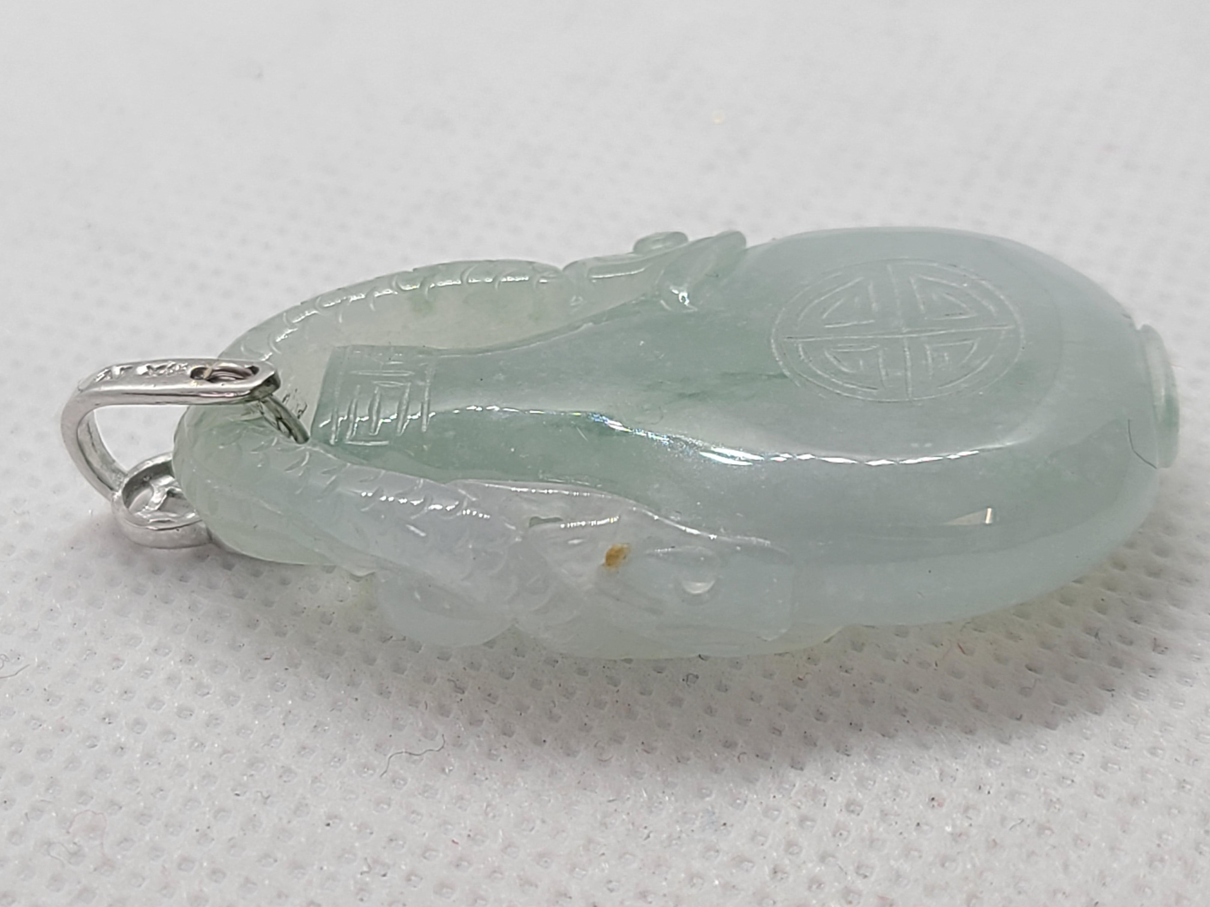 Colgante de Jadeíta Natural con Dragón Tallado y Colgante de Botella Artesano en venta