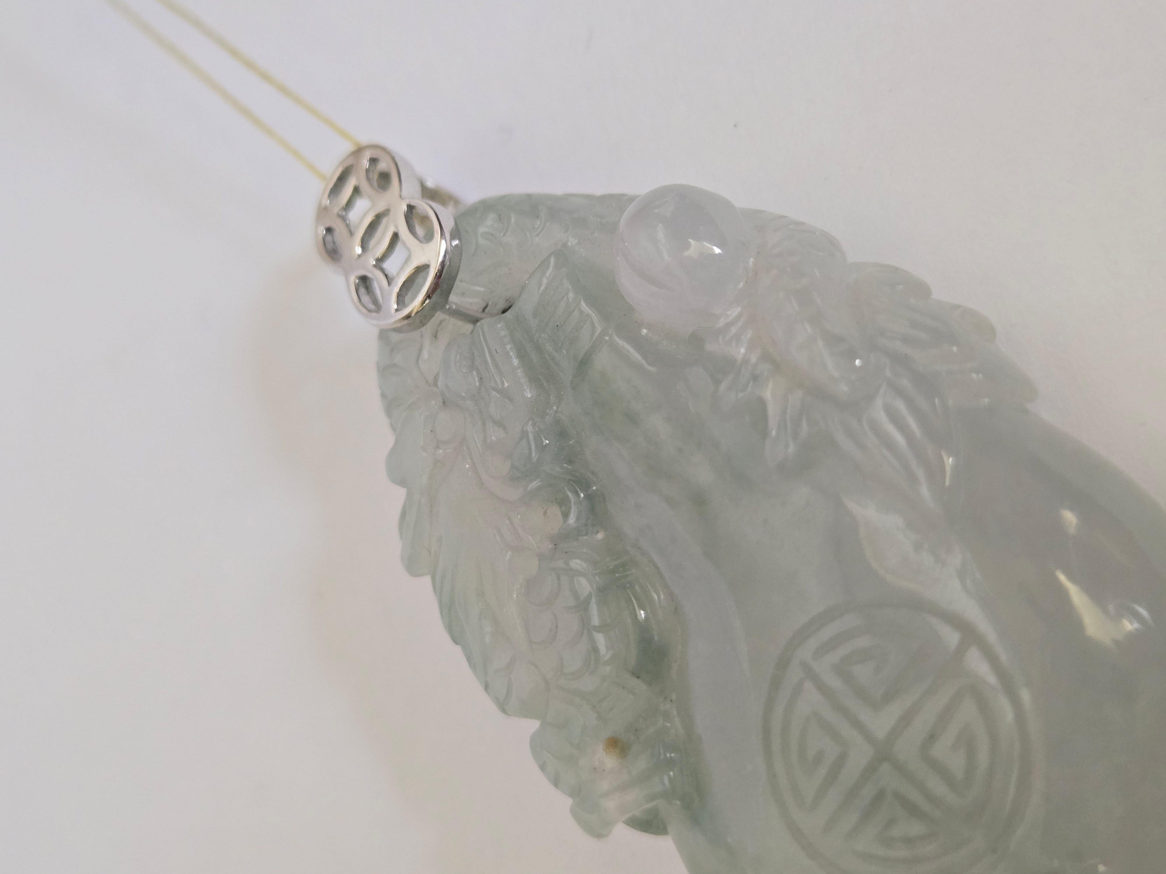 Colgante de Jadeíta Natural con Dragón Tallado y Colgante de Botella en venta 2