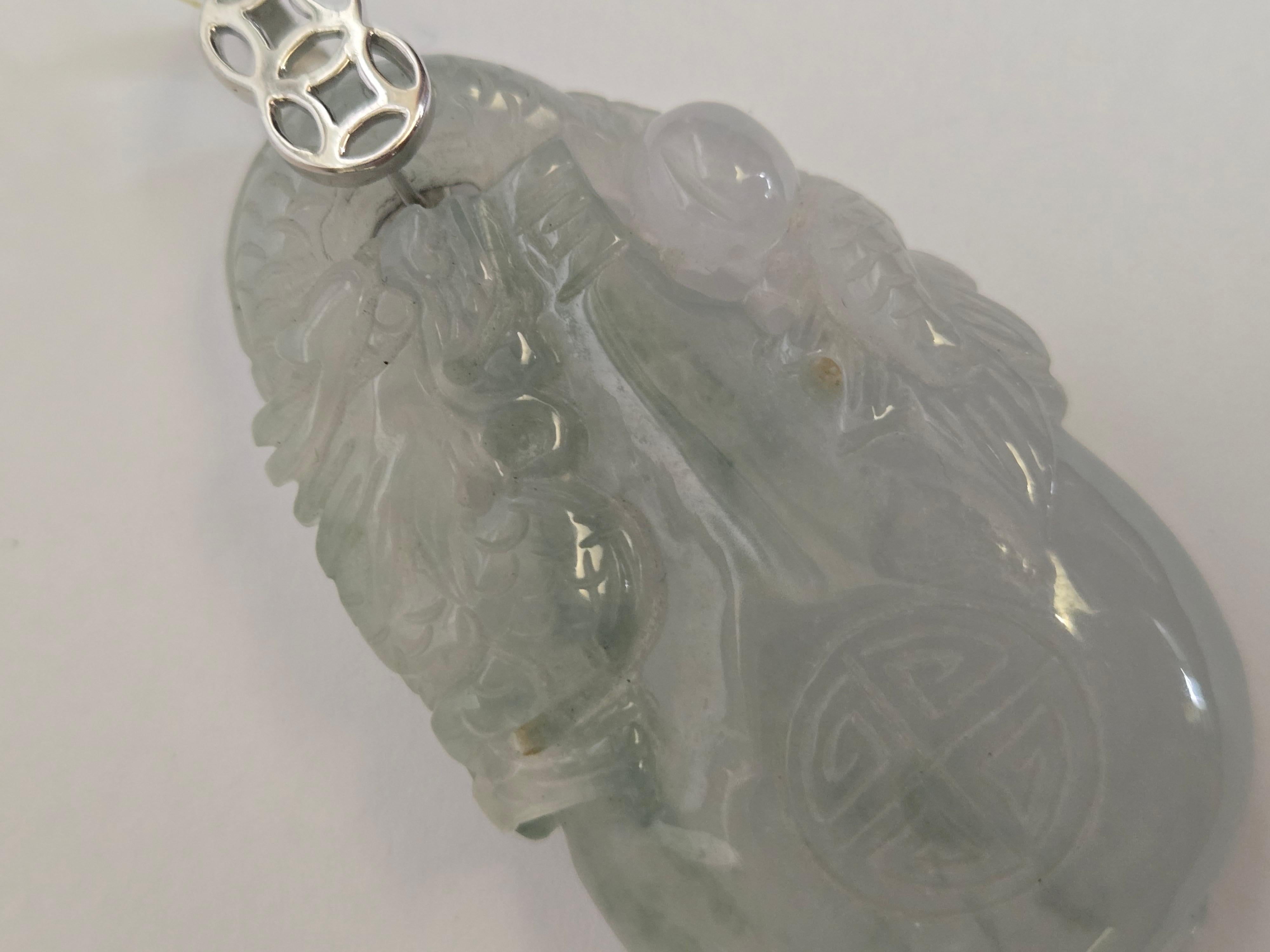 Colgante de Jadeíta Natural con Dragón Tallado y Colgante de Botella en venta 4