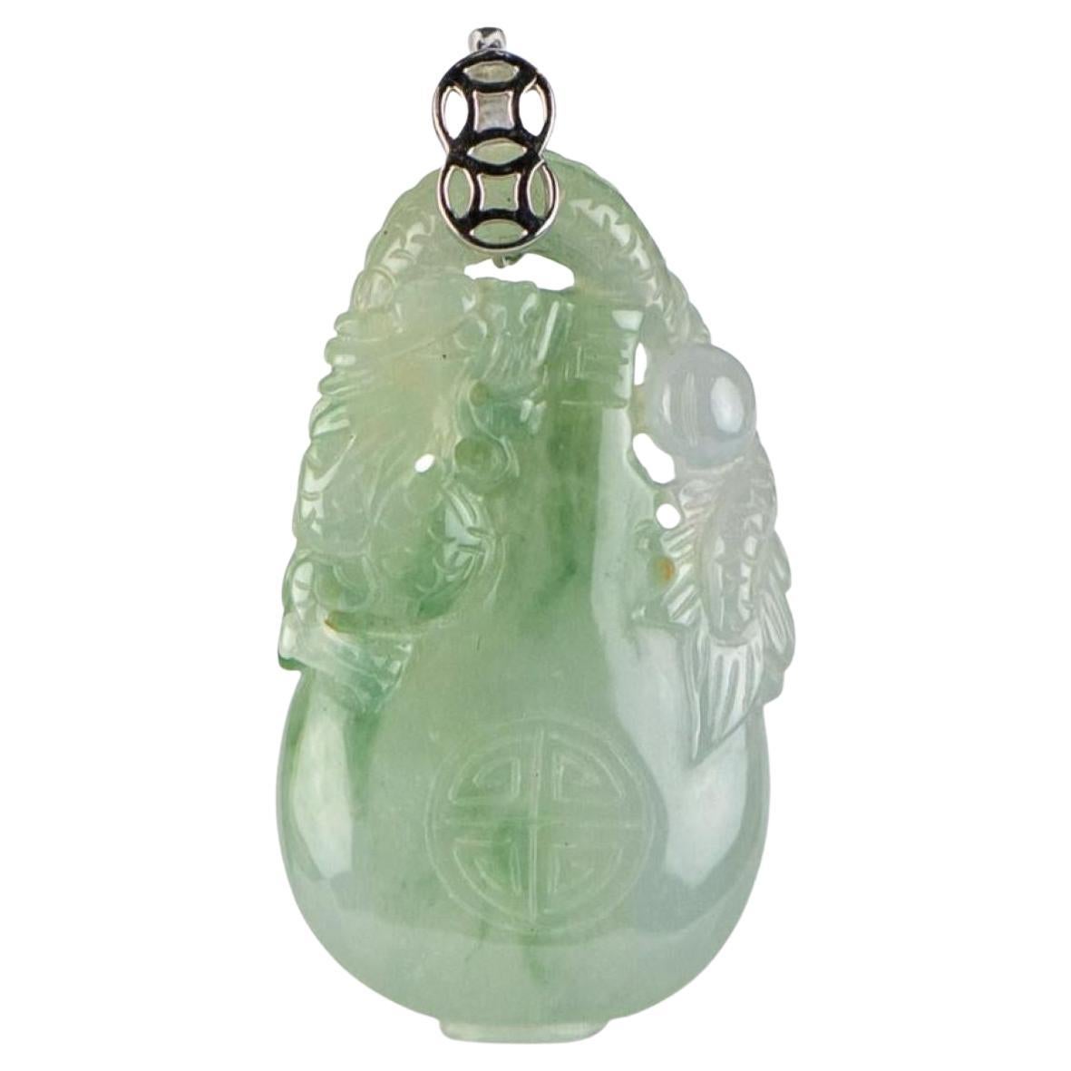 Colgante de Jadeíta Natural con Dragón Tallado y Colgante de Botella