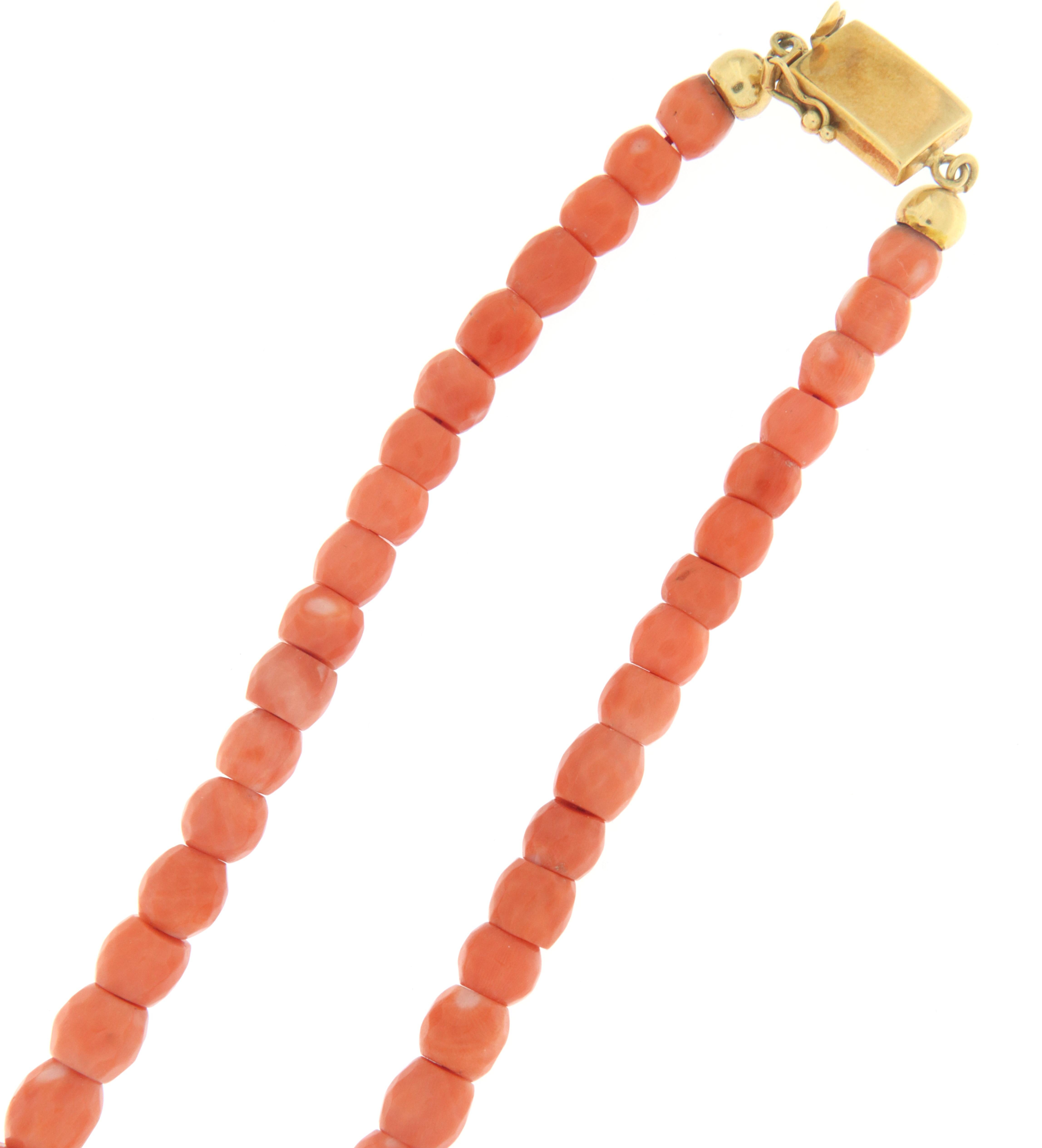 Natürliche japanische Koralle 18 Karat Gelbgold Seil Halskette für Damen oder Herren im Angebot
