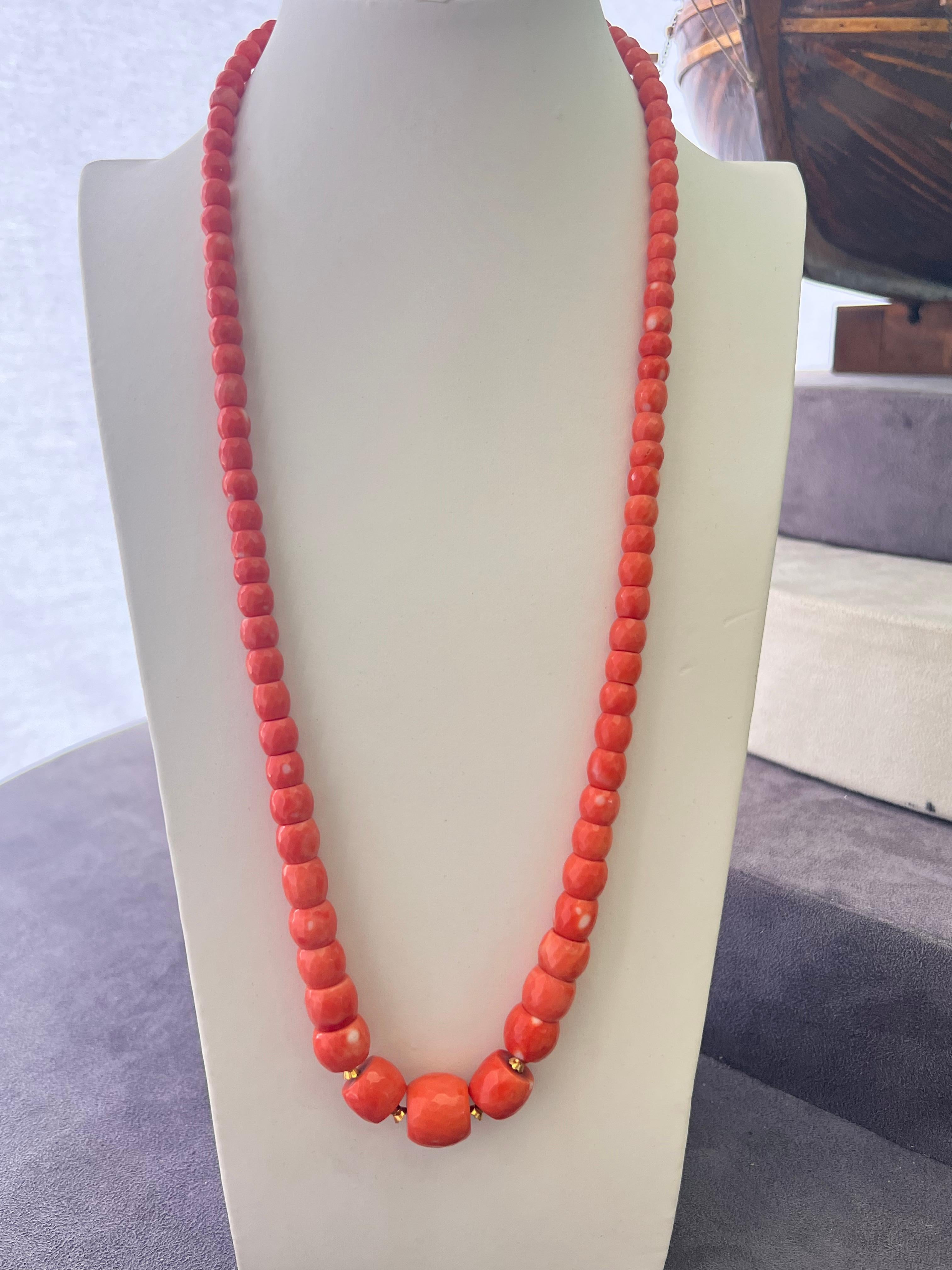 Natural Japanese Coral 18 Karat Yellow Gold Rope Necklace For Sale 1