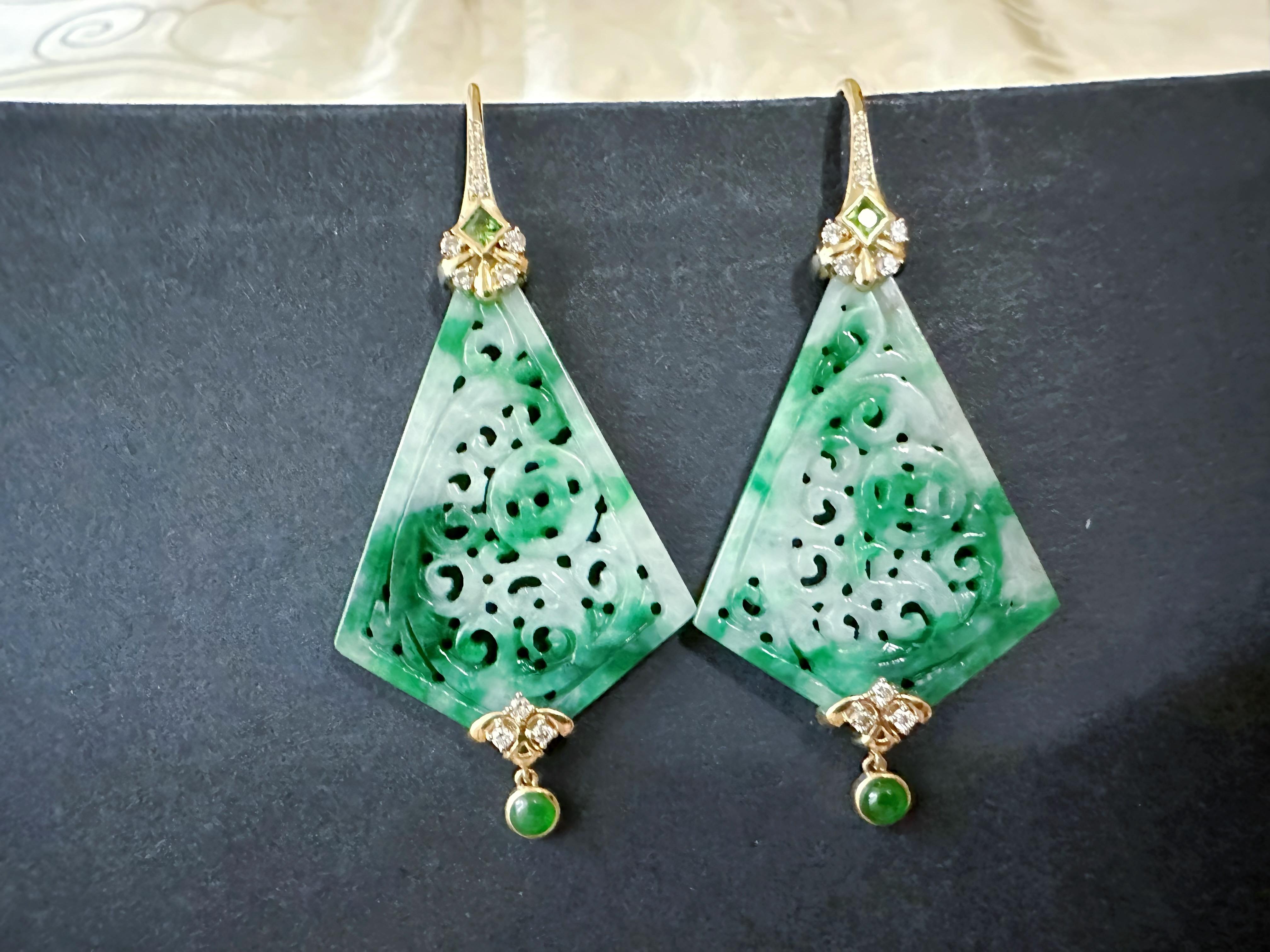 Natural Kite Shape Jade Carved Earrings in 18K Gold with Diamond and Tsavorite In New Condition For Sale In Kowloon, HK