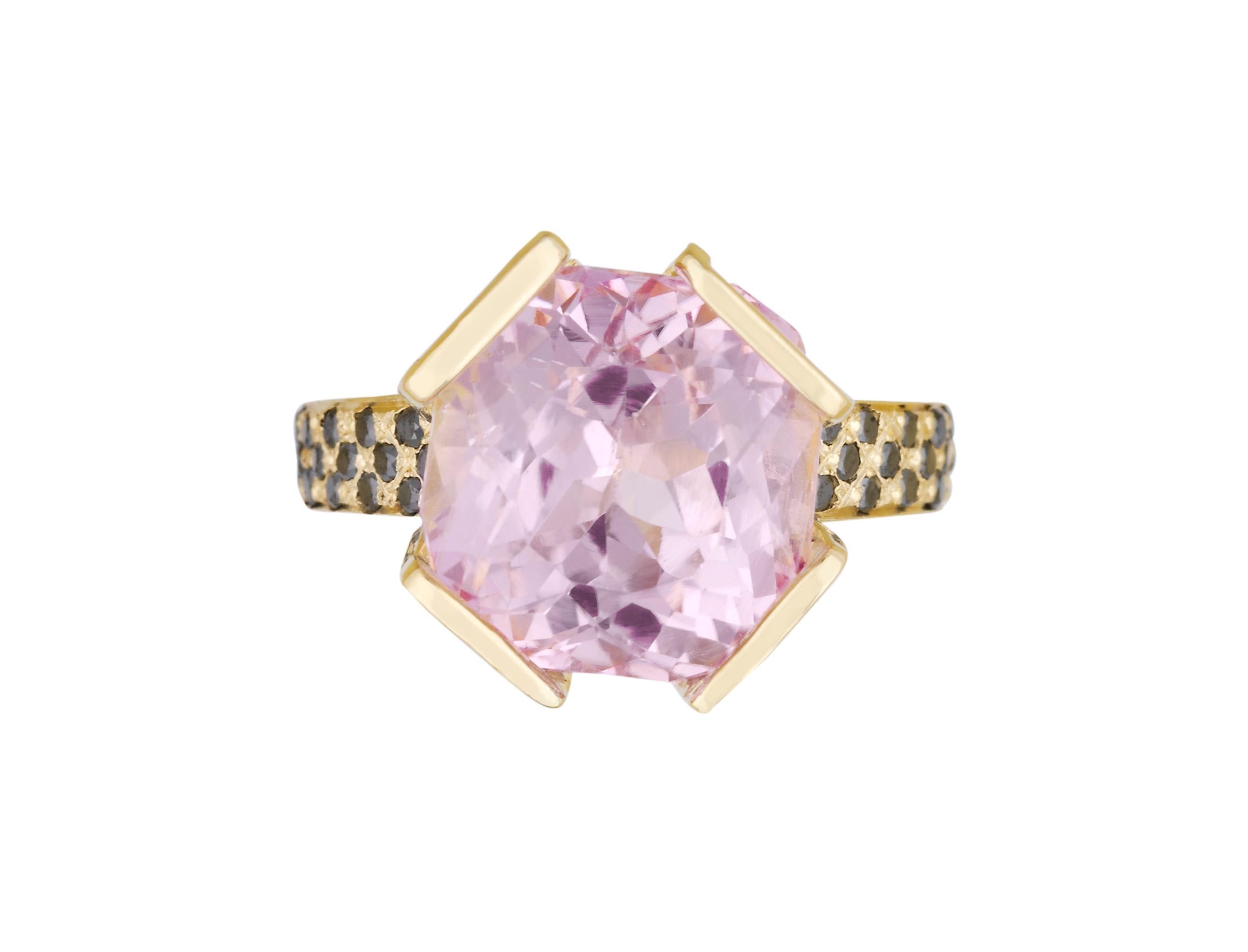 This feminine British-London Hallmarked 18 karat yellow gold ring, set with highest quality of black diamonds and natural kunzite is from MAIKO NAGAYAMA's Haute Couture Collection called 