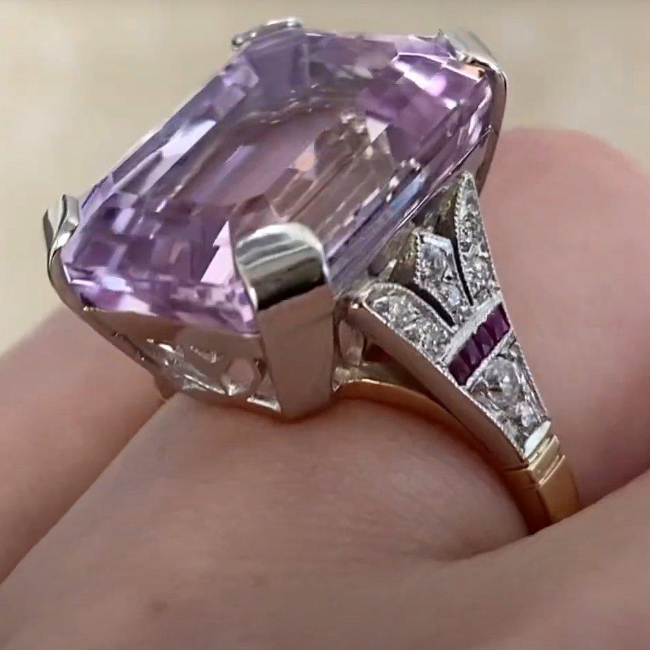 Ring mit natürlichem Kunzit und Diamanten, (ca. 20,80 Karat), Smaragdschliff, Platin im Angebot 1