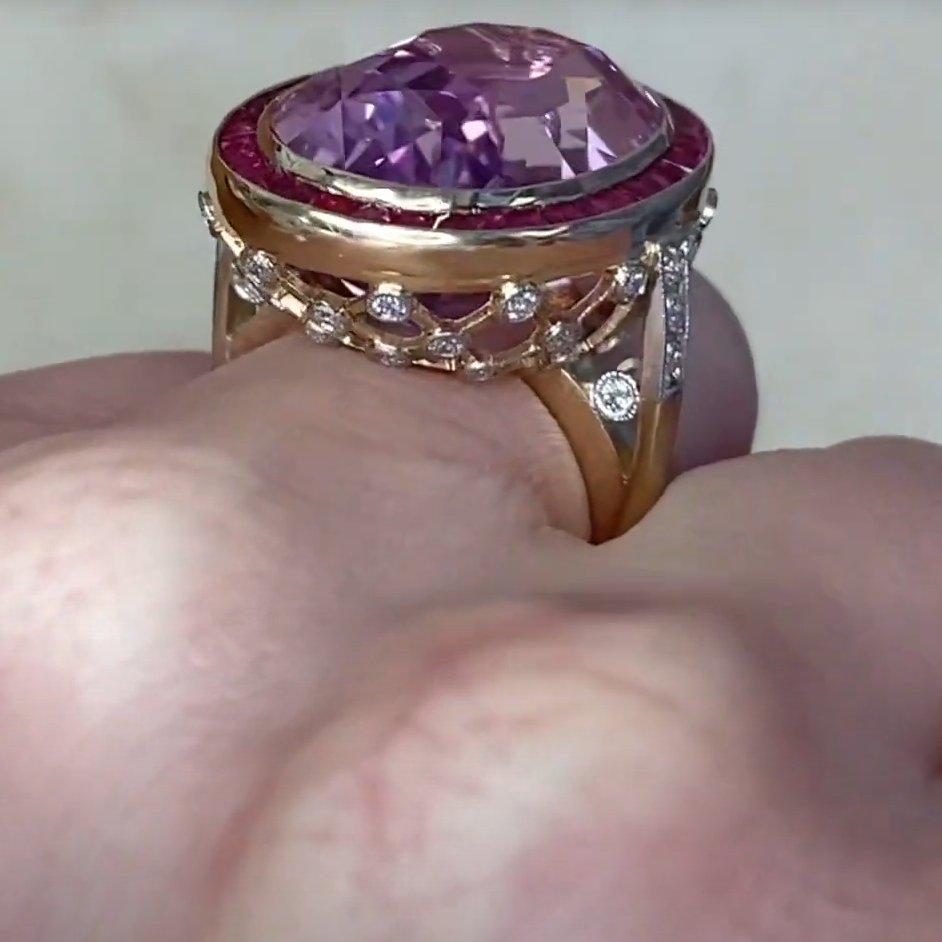 Bague en platine, kunzite naturelle (environ 24,1 carats) avec halo de rubis Pour femmes en vente