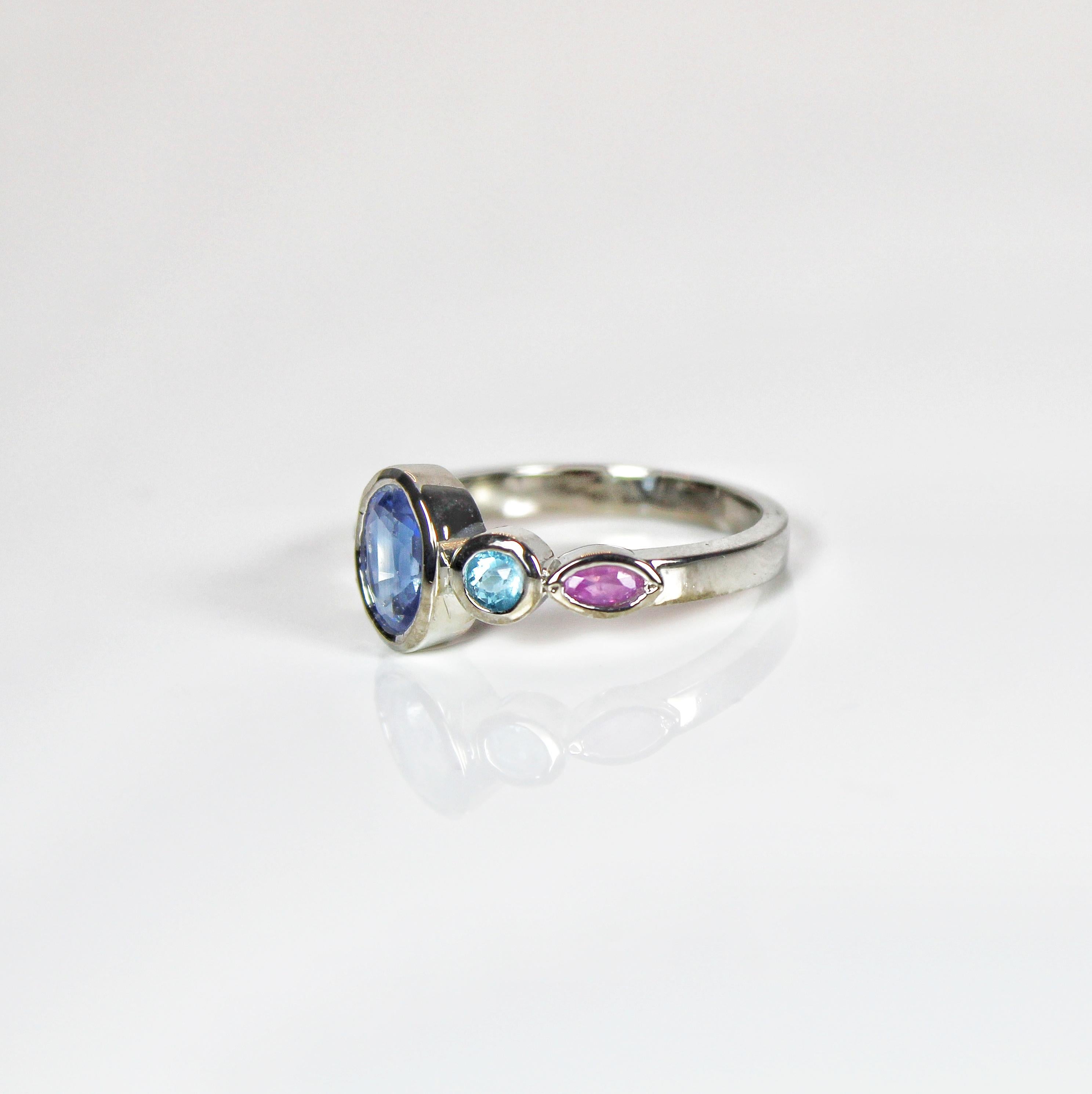 Ring aus natürlichem Kyanit, blauem Topas und rosa Rubin (Ovalschliff) im Angebot