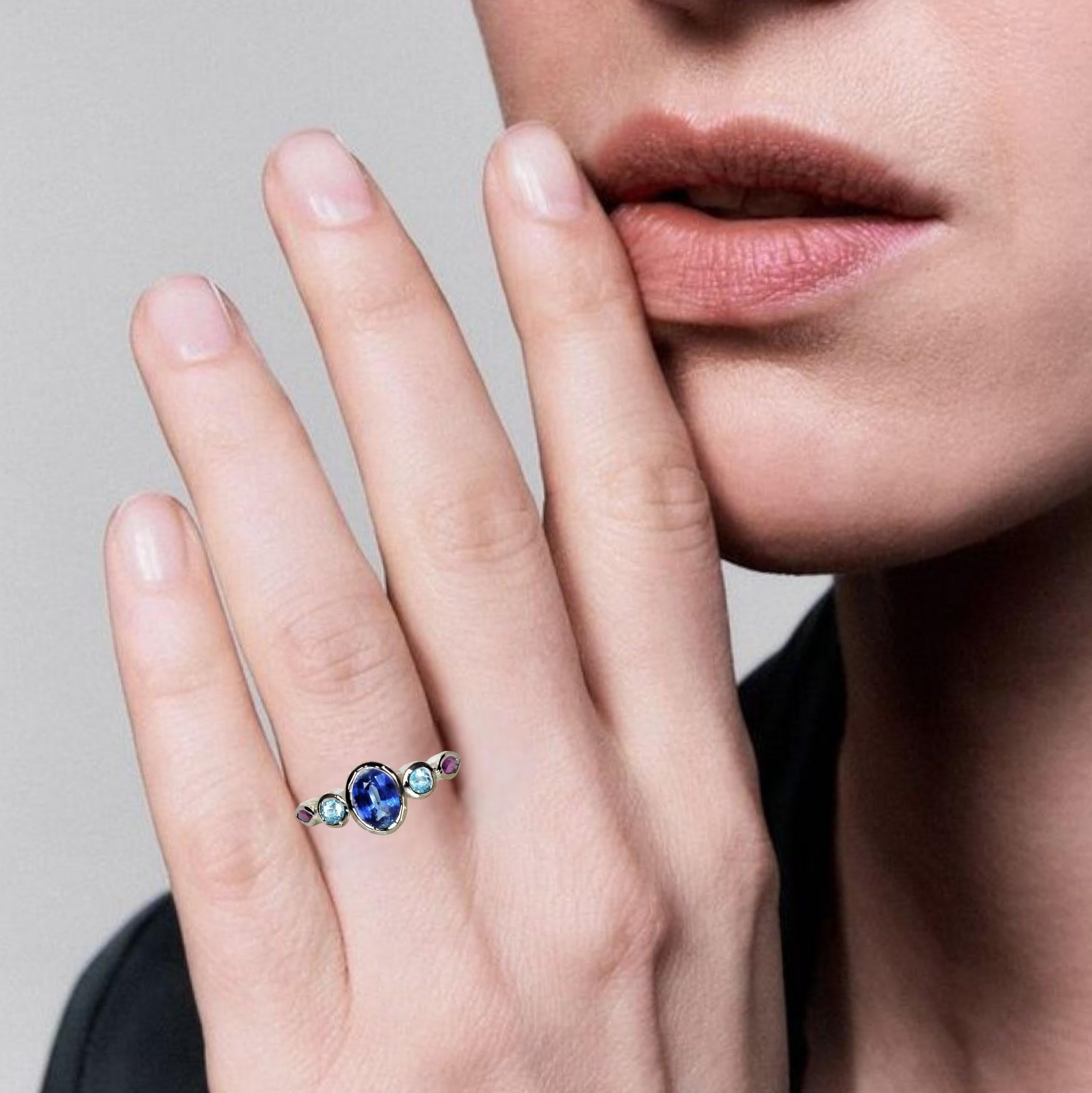 Bague en Kyanite naturelle, topaze bleue et rubis rose Neuf - En vente à Vadgam, GJ