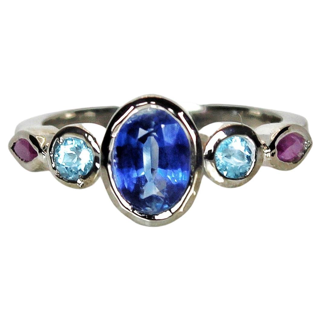 Ring aus natürlichem Kyanit, blauem Topas und rosa Rubin im Angebot