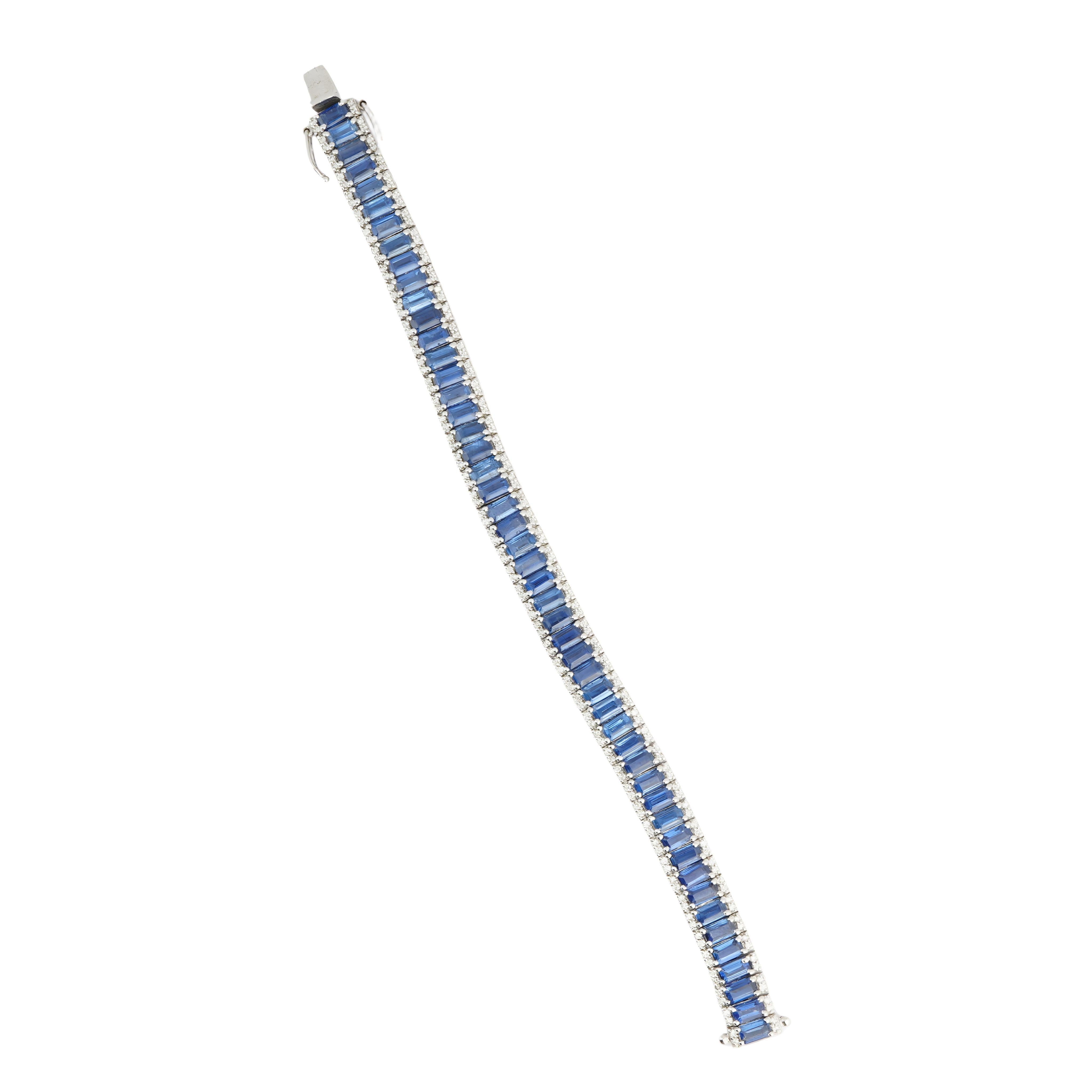 GW=22.020gm
NW=17.578gm
Diamond=1.26cts
Kyanite=20.95cts

FOLLOW US ON INSTA (divinejewellerylounge)