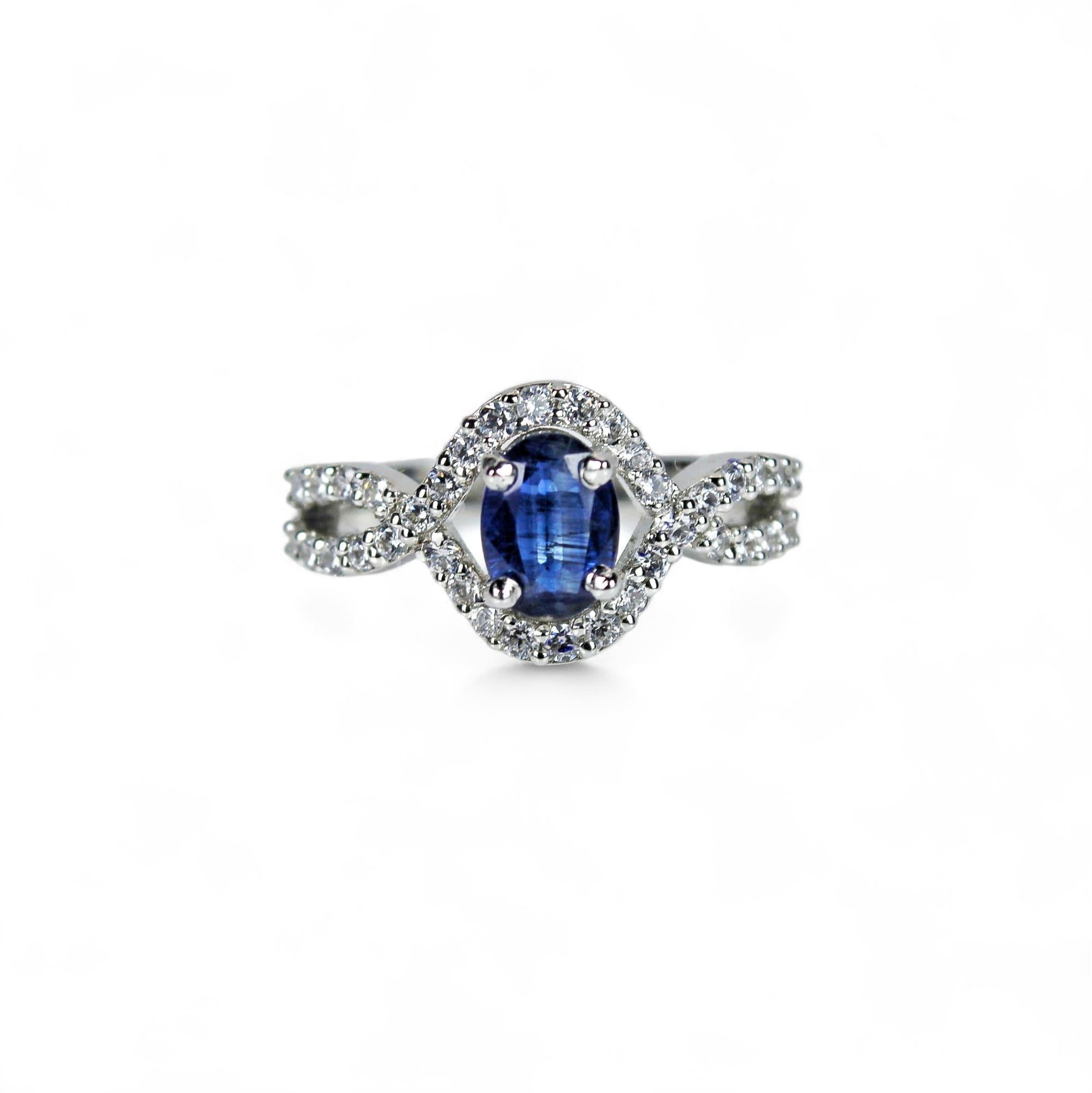 Natural Kyanite Gemstone Ring In New Condition For Sale In Vadgam, GJ