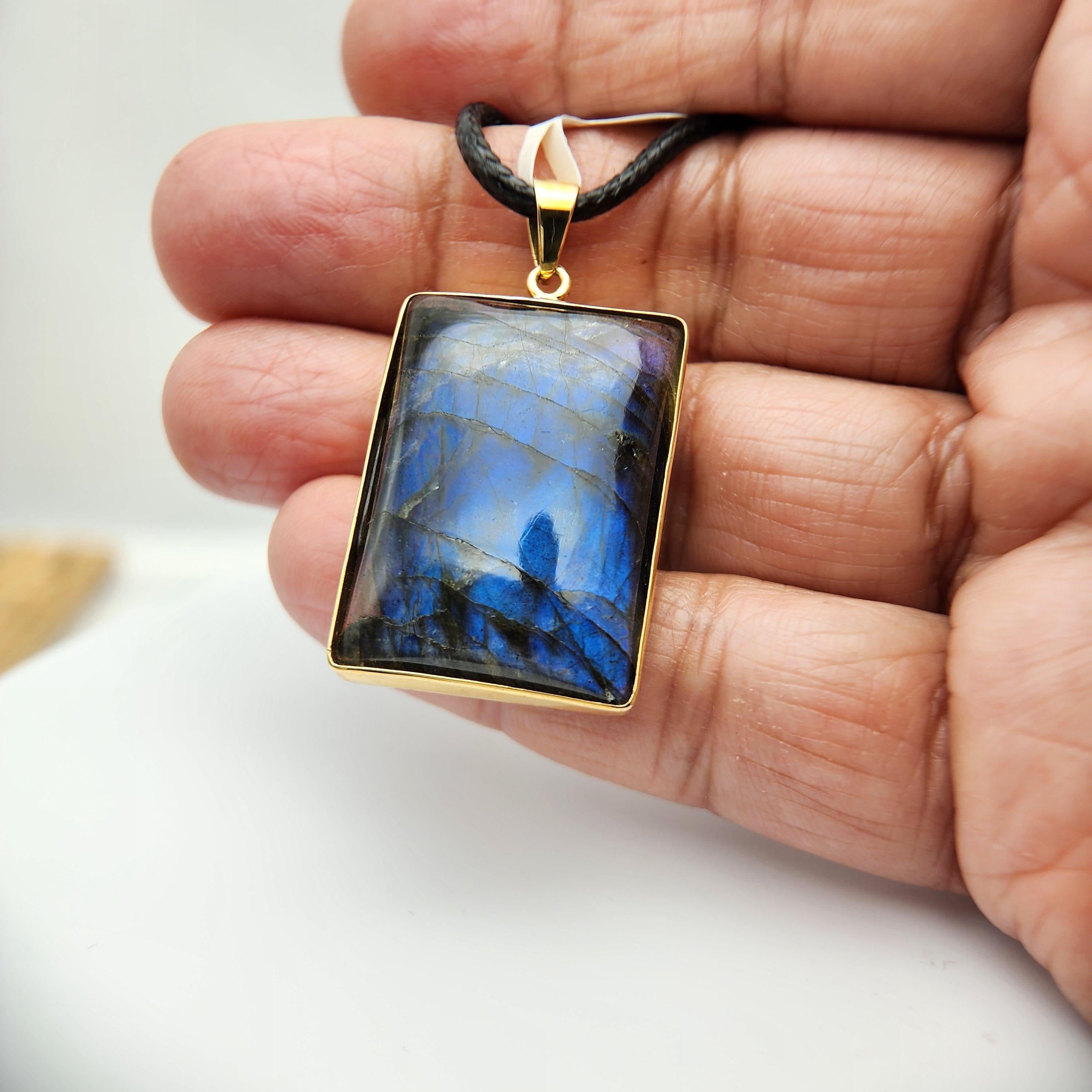 Ciondolo con pietra di labradorite naturale in argento 925 placcato in oro giallo in vendita 4