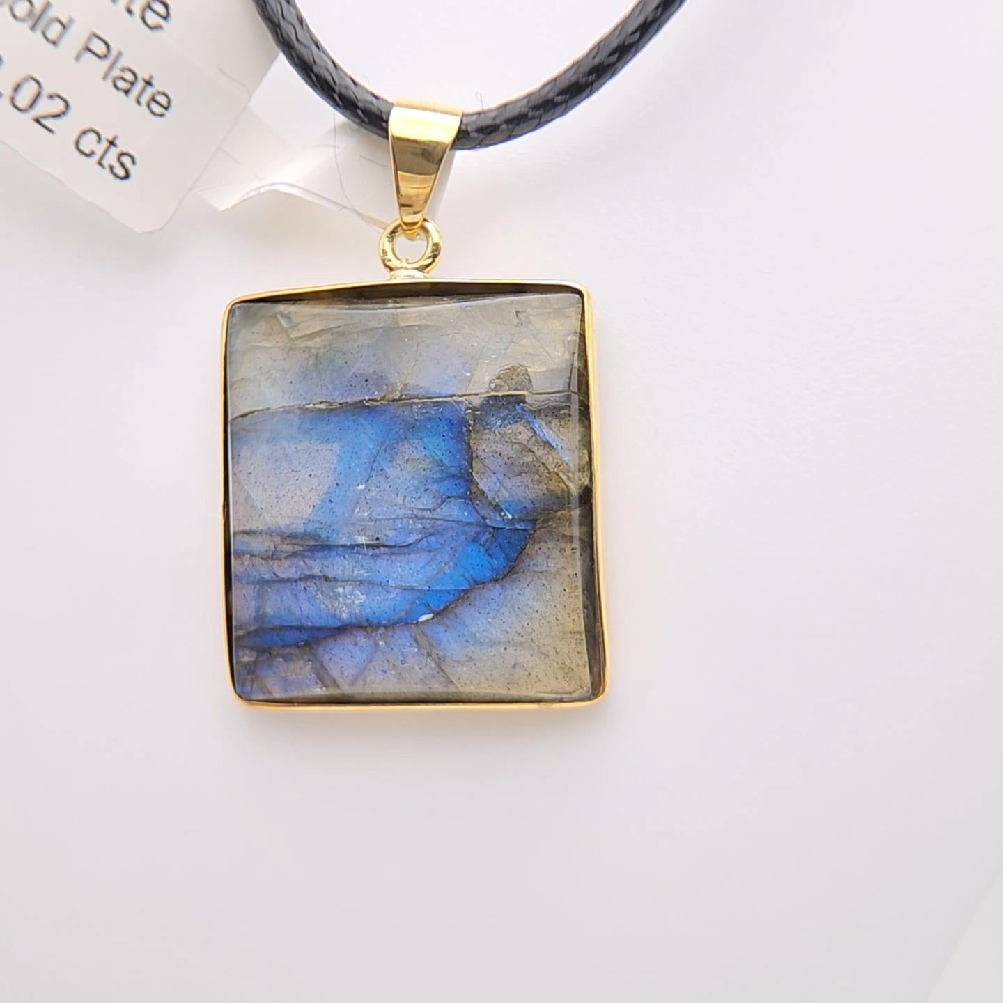 Ciondolo con pietra di labradorite naturale in argento 925 placcato in oro giallo in vendita 4