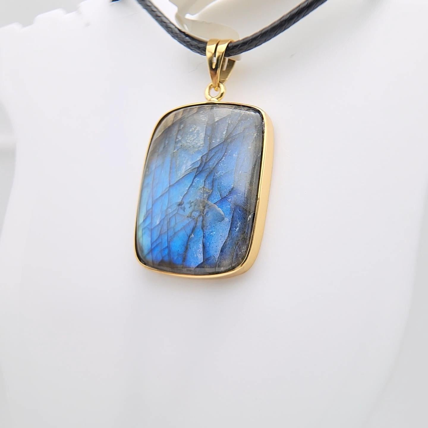 Ciondolo con pietra di labradorite naturale in argento 925 placcato in oro giallo in vendita 4