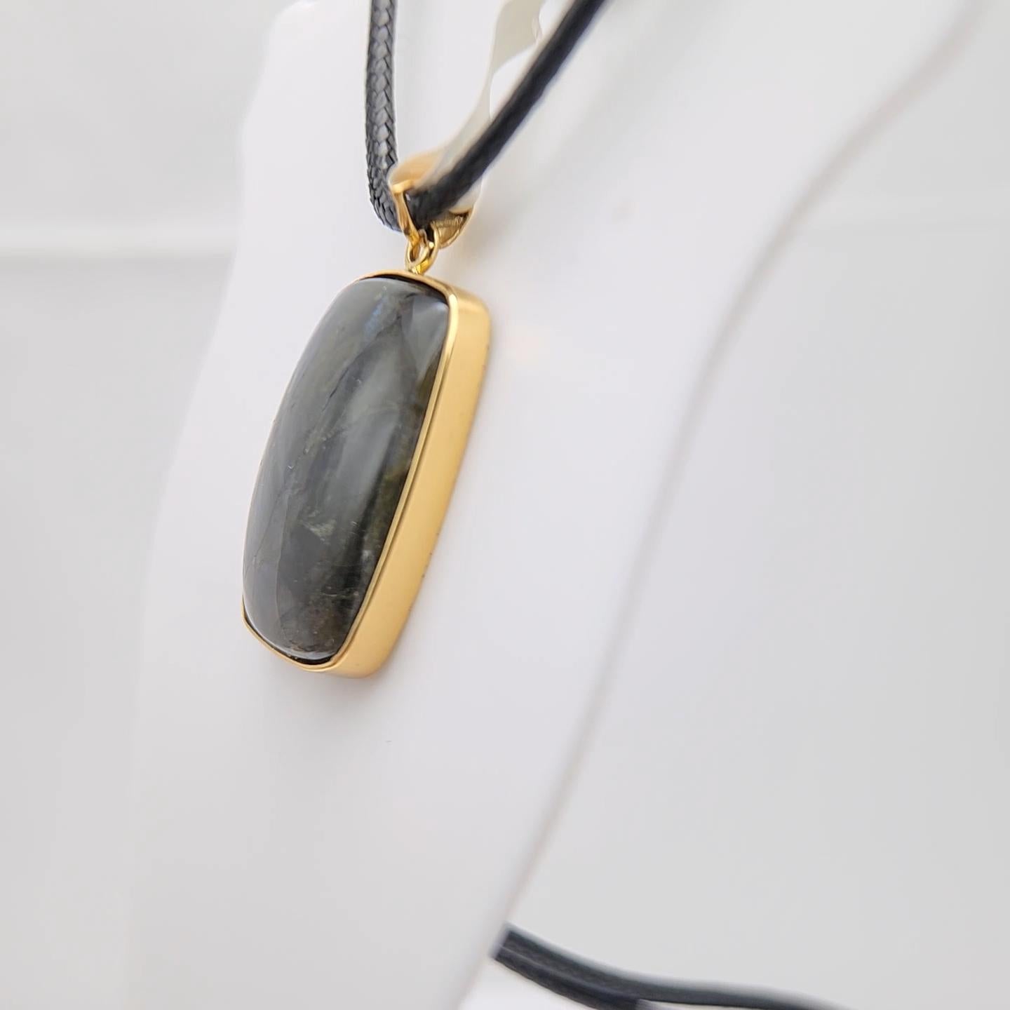 Pendentif en argent sterling plaqué or jaune avec labradorite naturelle en vente 4