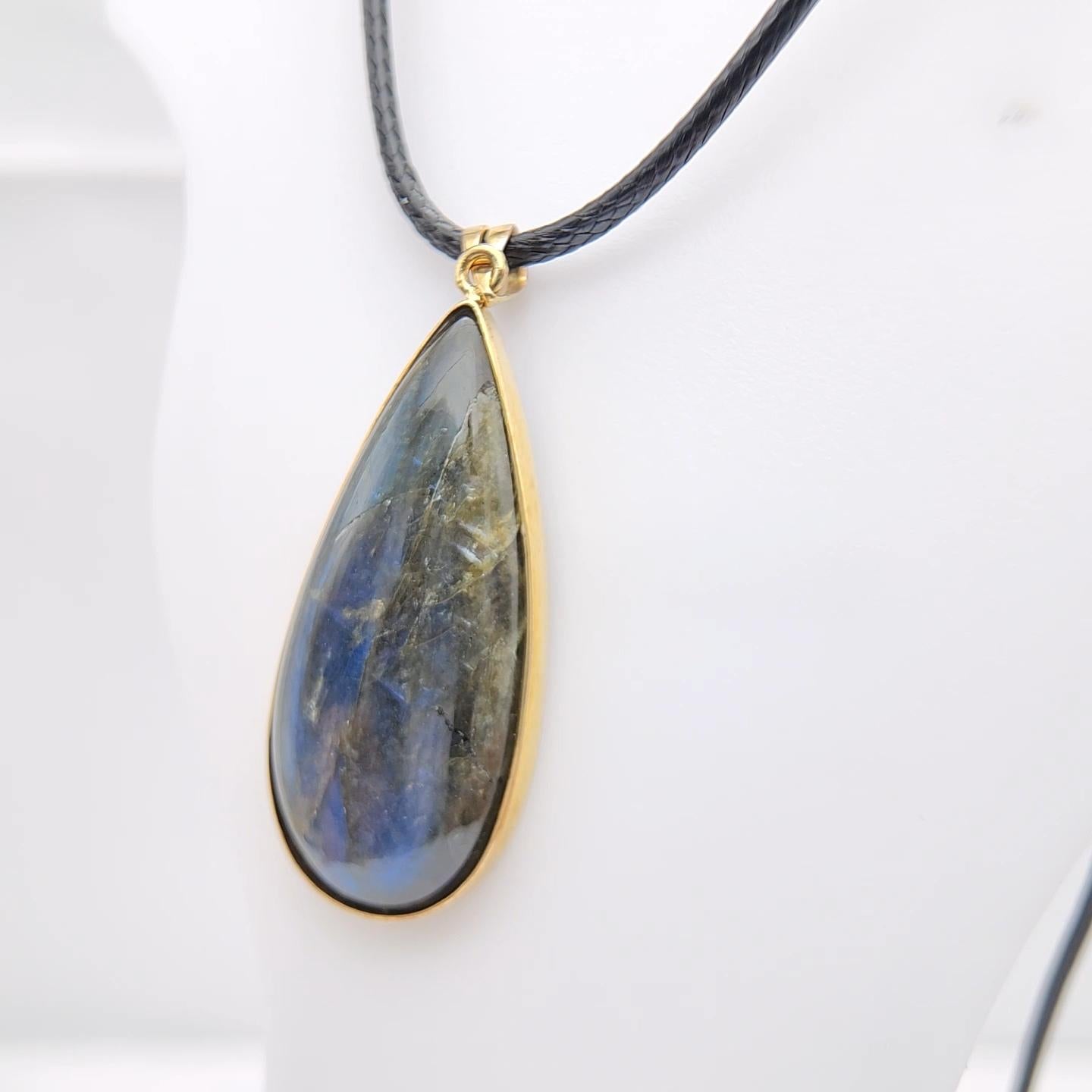 Ciondolo con pietra di labradorite naturale in argento 925 placcato in oro giallo in vendita 4