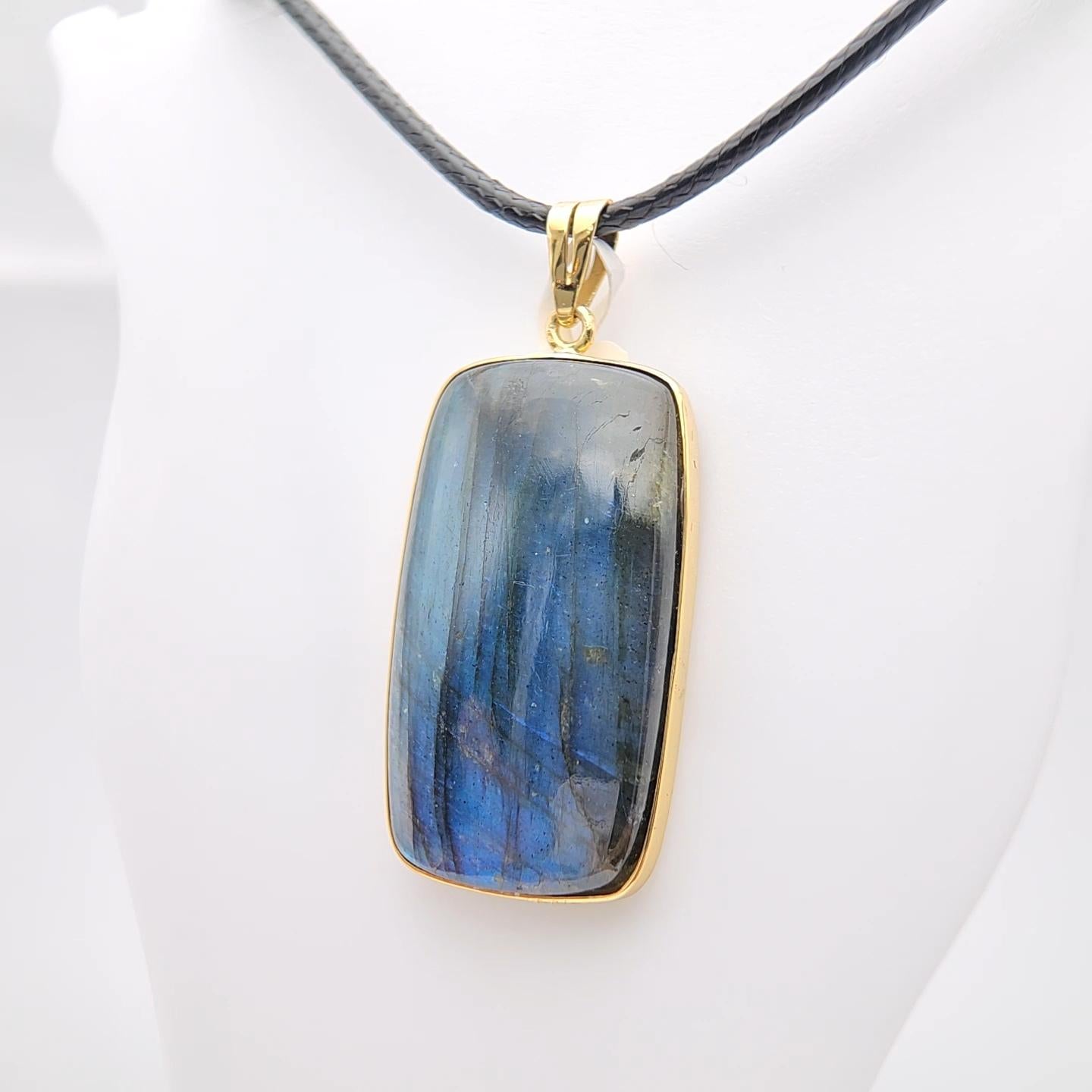 Ciondolo con pietra di labradorite naturale in argento 925 placcato in oro giallo in vendita 5