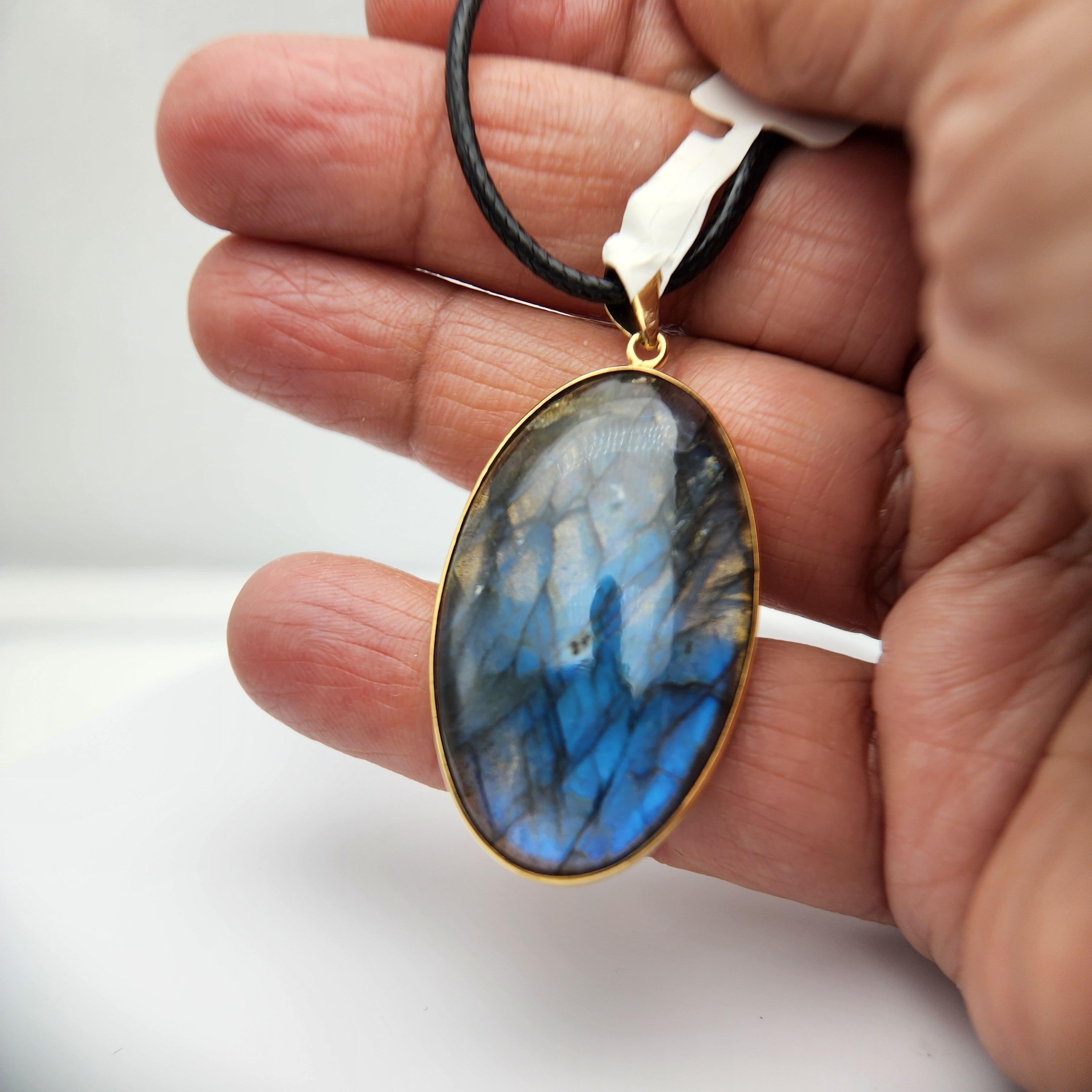 Ciondolo con pietra di labradorite naturale in argento 925 placcato in oro giallo in vendita 5