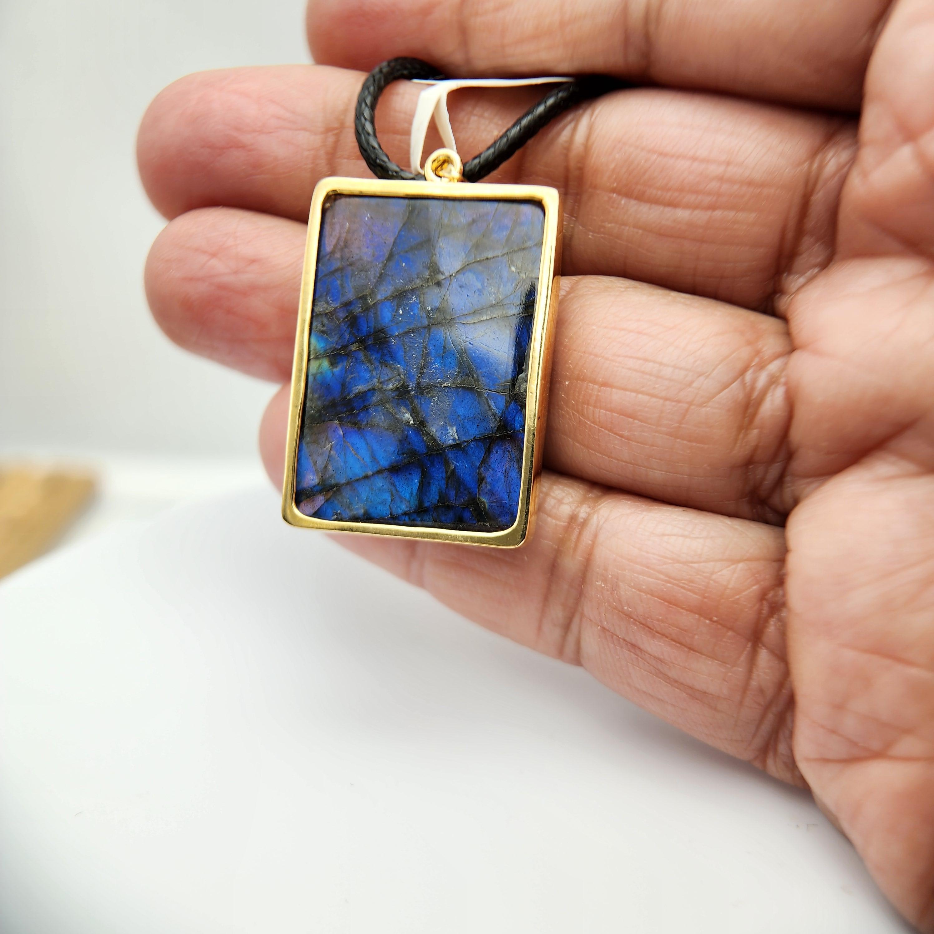 Ciondolo con pietra di labradorite naturale in argento 925 placcato in oro giallo in vendita 5