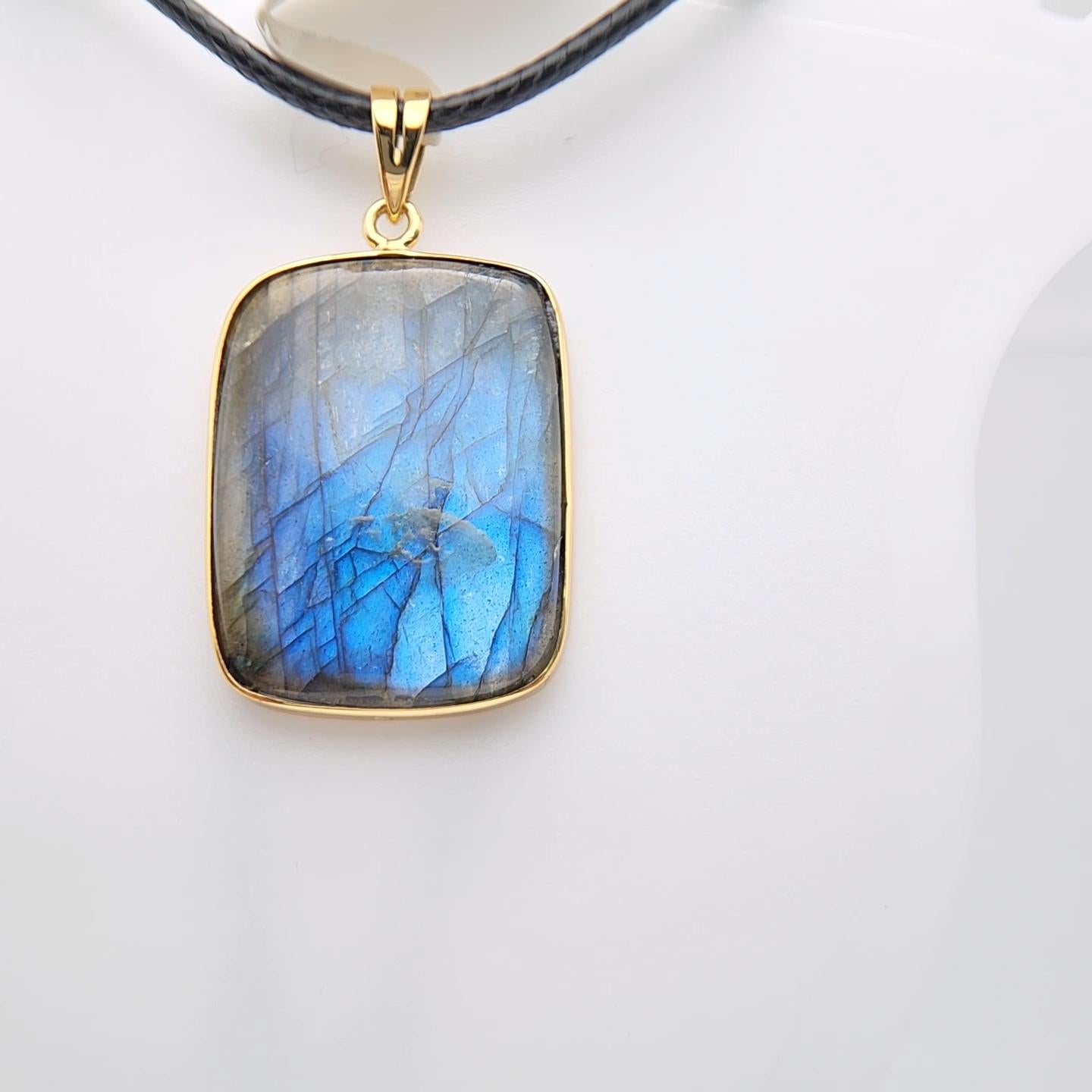 Ciondolo con pietra di labradorite naturale in argento 925 placcato in oro giallo in vendita 5