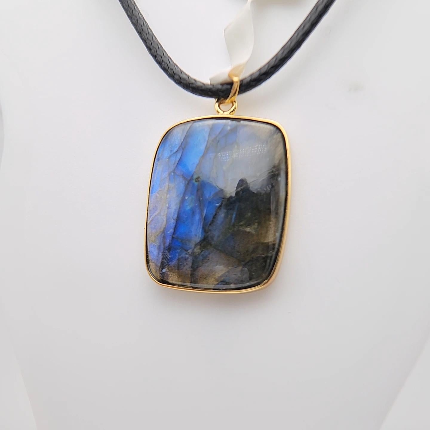 Pendentif en argent sterling plaqué or jaune avec labradorite naturelle en vente 5
