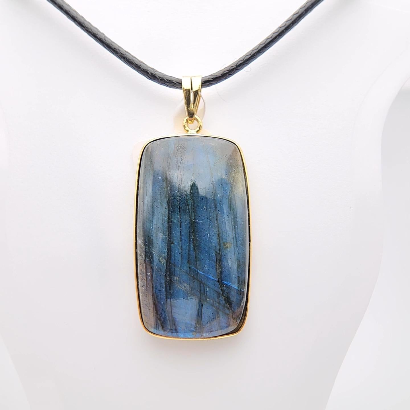 Ciondolo con pietra di labradorite naturale in argento 925 placcato in oro giallo in vendita 6