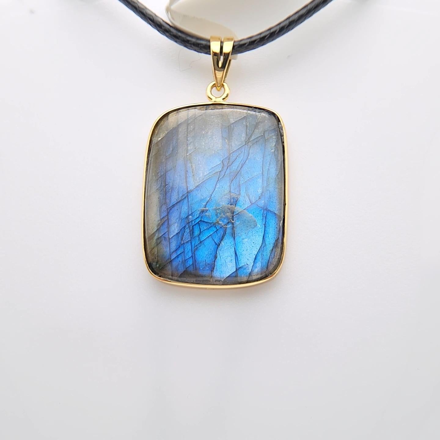 Ciondolo con pietra di labradorite naturale in argento 925 placcato in oro giallo in vendita 6