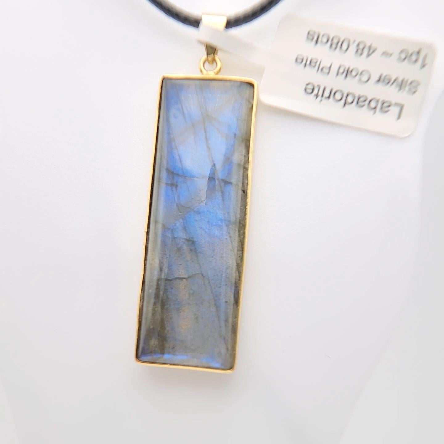 Ciondolo con pietra di labradorite naturale in argento 925 placcato in oro giallo in vendita 6