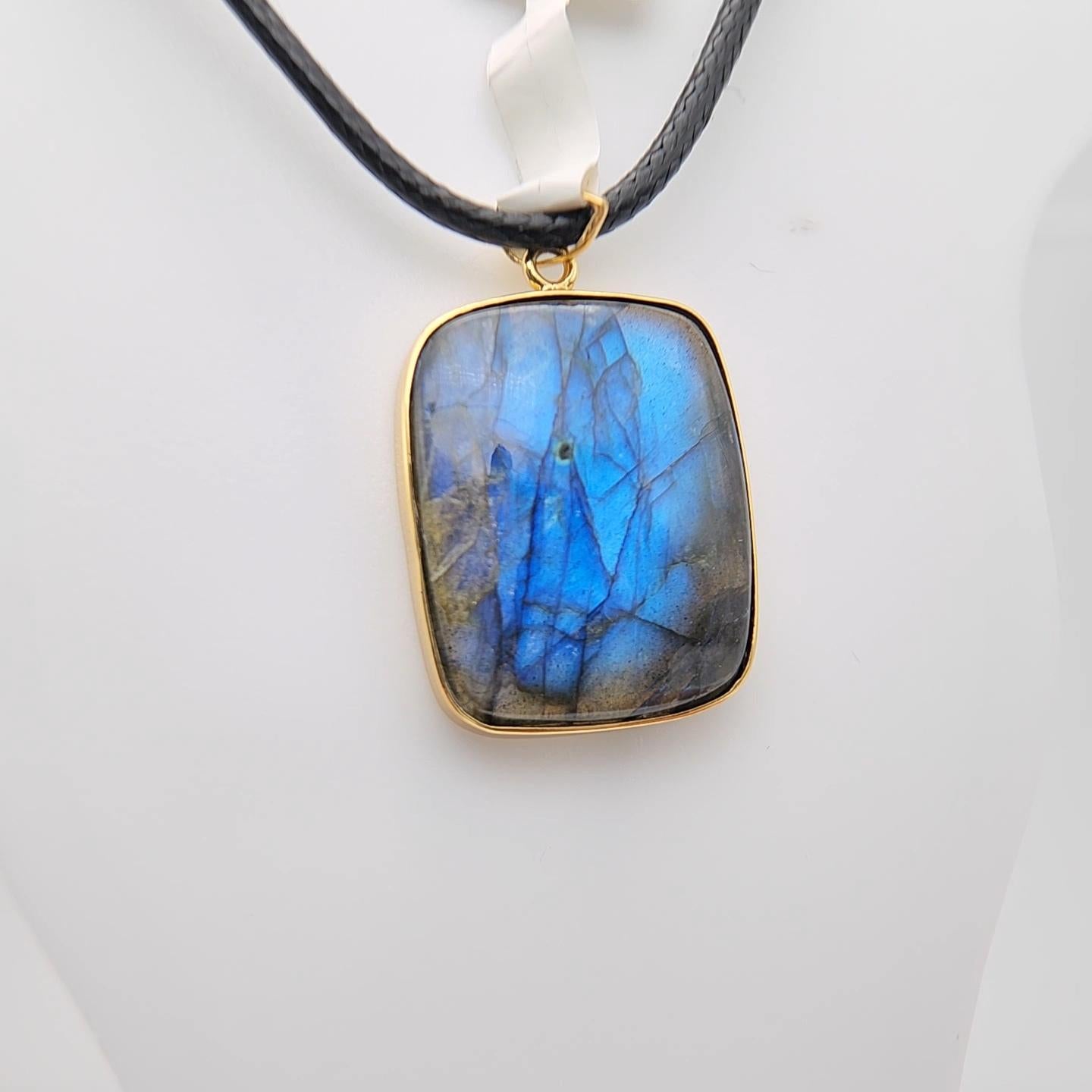 Pendentif en argent sterling plaqué or jaune avec labradorite naturelle en vente 6