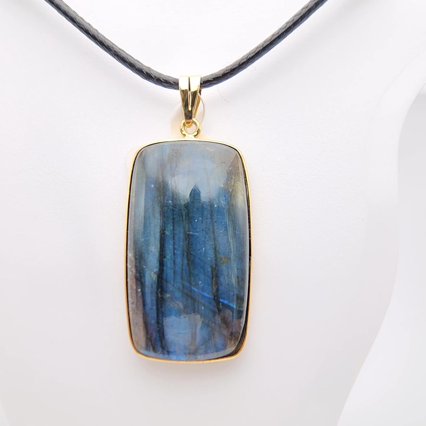 Ciondolo con pietra di labradorite naturale in argento 925 placcato in oro giallo in vendita 7