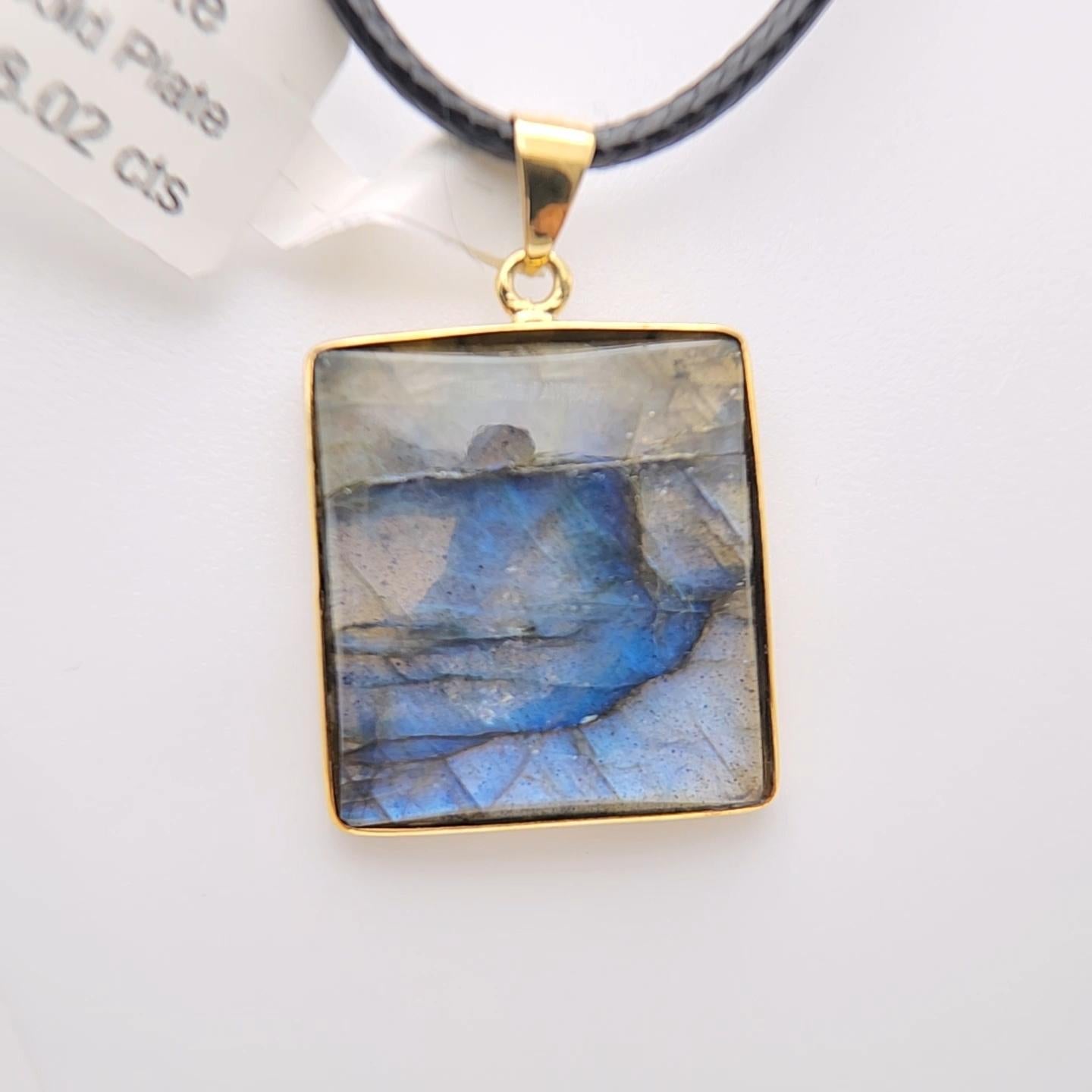 Ciondolo con pietra di labradorite naturale in argento 925 placcato in oro giallo in vendita 7