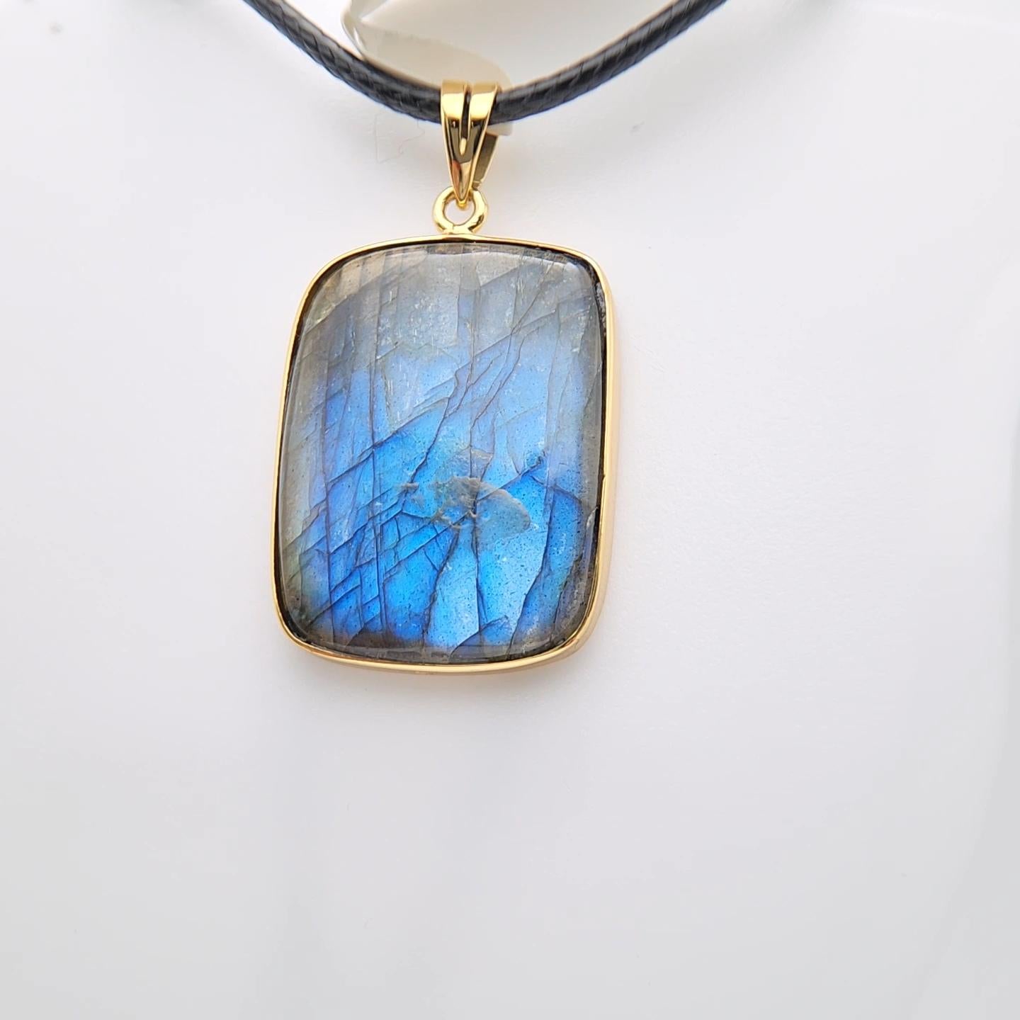 Ciondolo con pietra di labradorite naturale in argento 925 placcato in oro giallo in vendita 7
