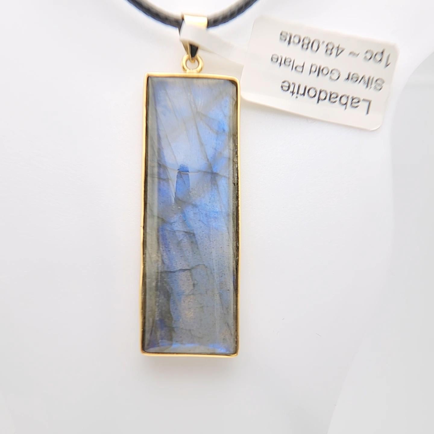 Ciondolo con pietra di labradorite naturale in argento 925 placcato in oro giallo in vendita 7