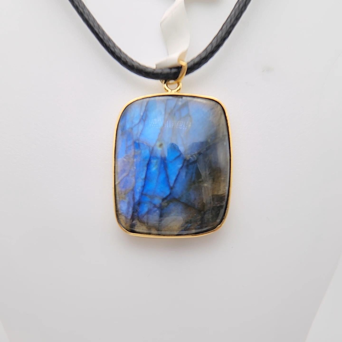 Pendentif en argent sterling plaqué or jaune avec labradorite naturelle en vente 7