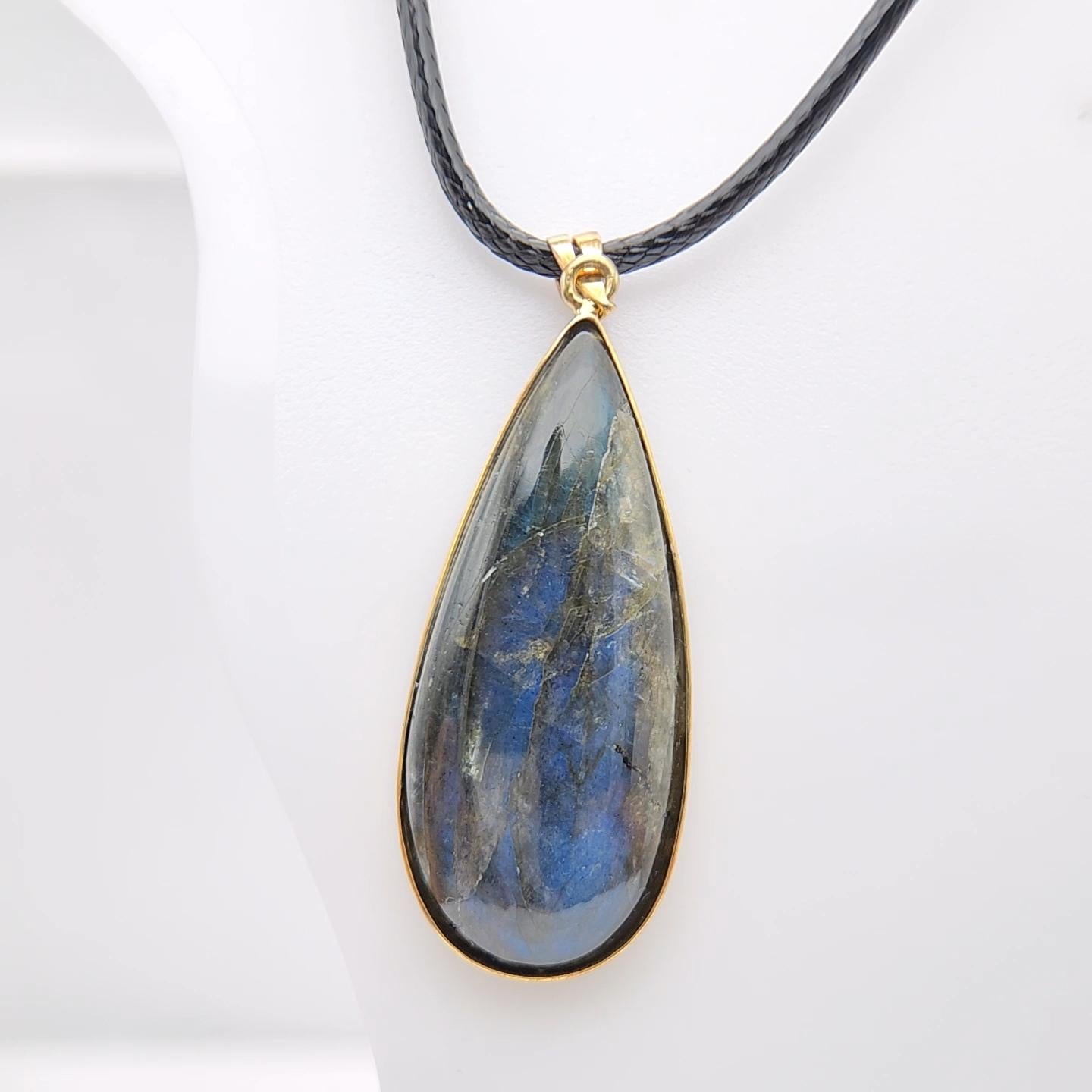 Ciondolo con pietra di labradorite naturale in argento 925 placcato in oro giallo in vendita 7