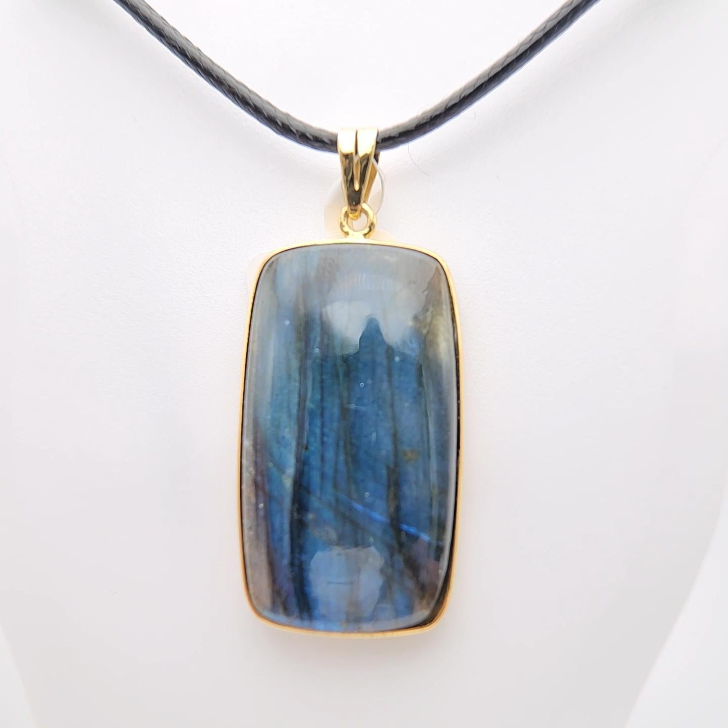 Ciondolo con pietra di labradorite naturale in argento 925 placcato in oro giallo in vendita 8