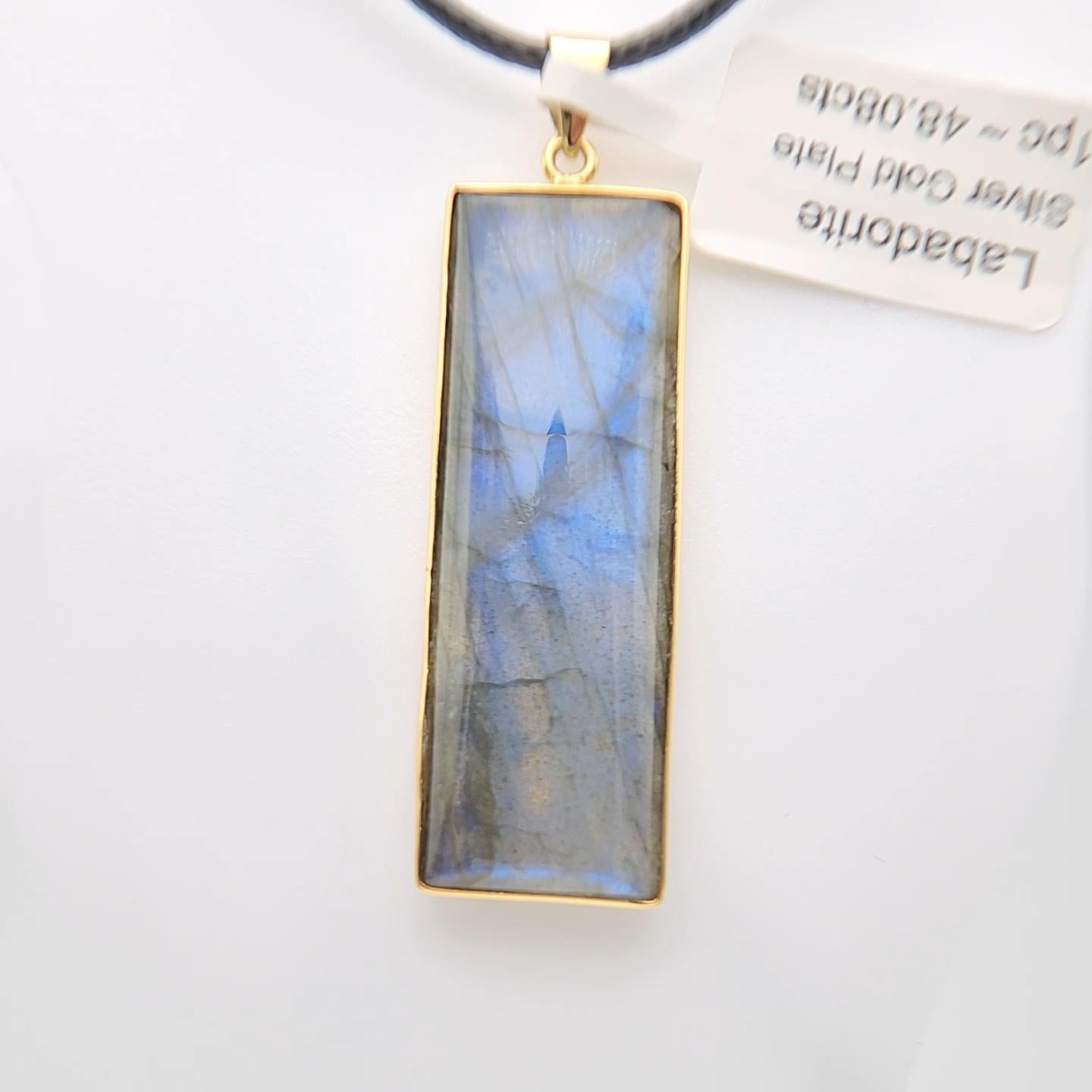 Ciondolo con pietra di labradorite naturale in argento 925 placcato in oro giallo in vendita 8