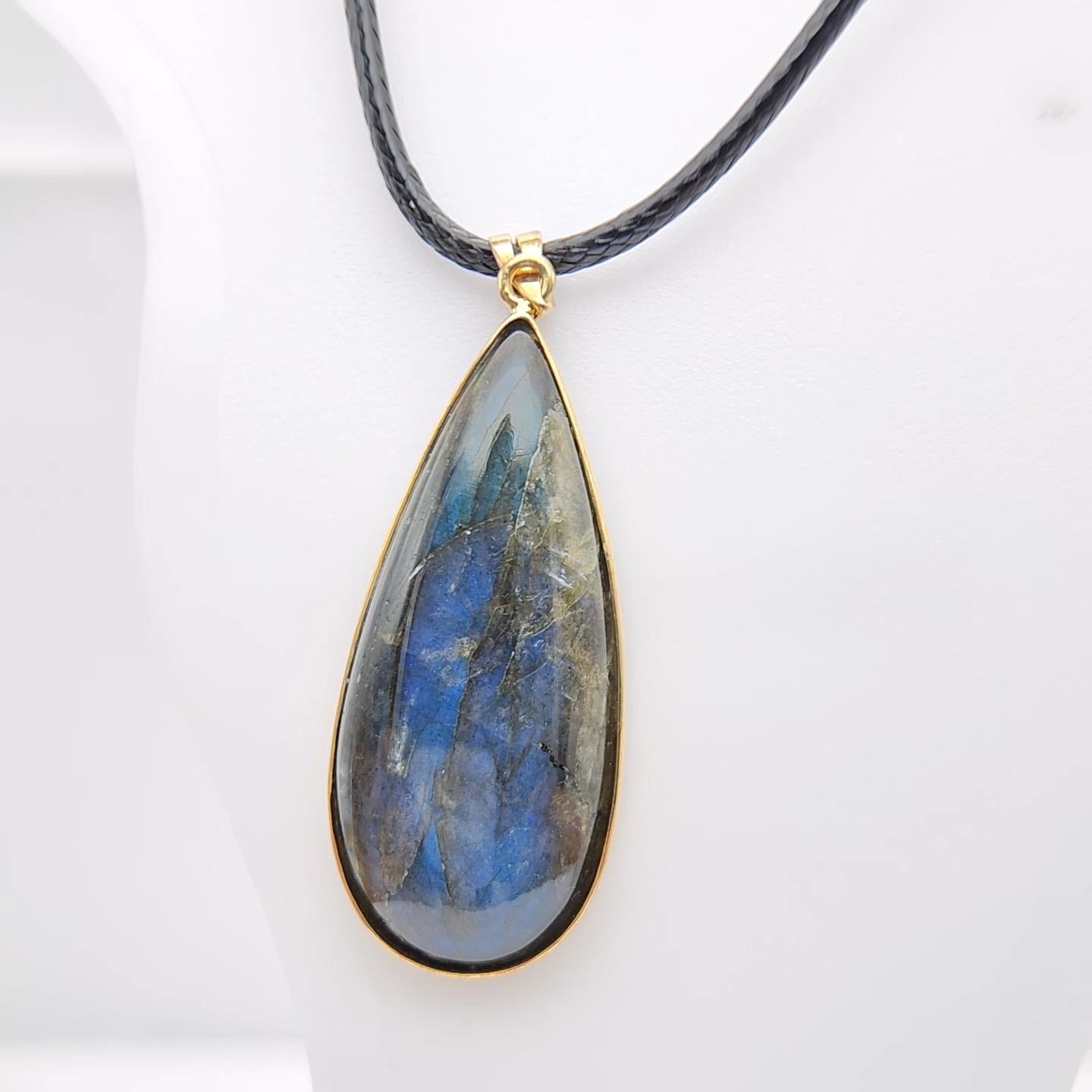 Ciondolo con pietra di labradorite naturale in argento 925 placcato in oro giallo in vendita 8