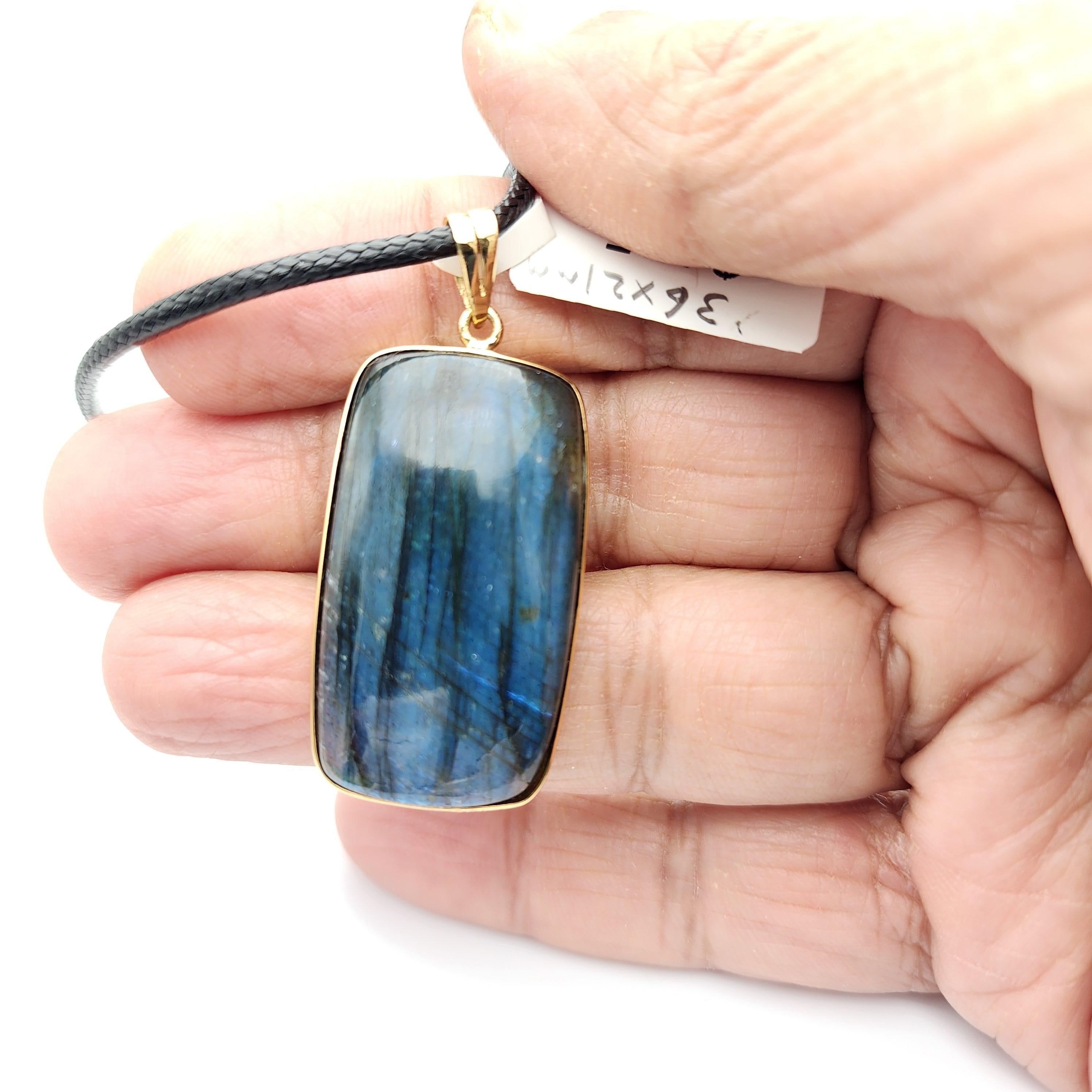 Ciondolo con pietra di labradorite naturale in argento 925 placcato in oro giallo in vendita 9