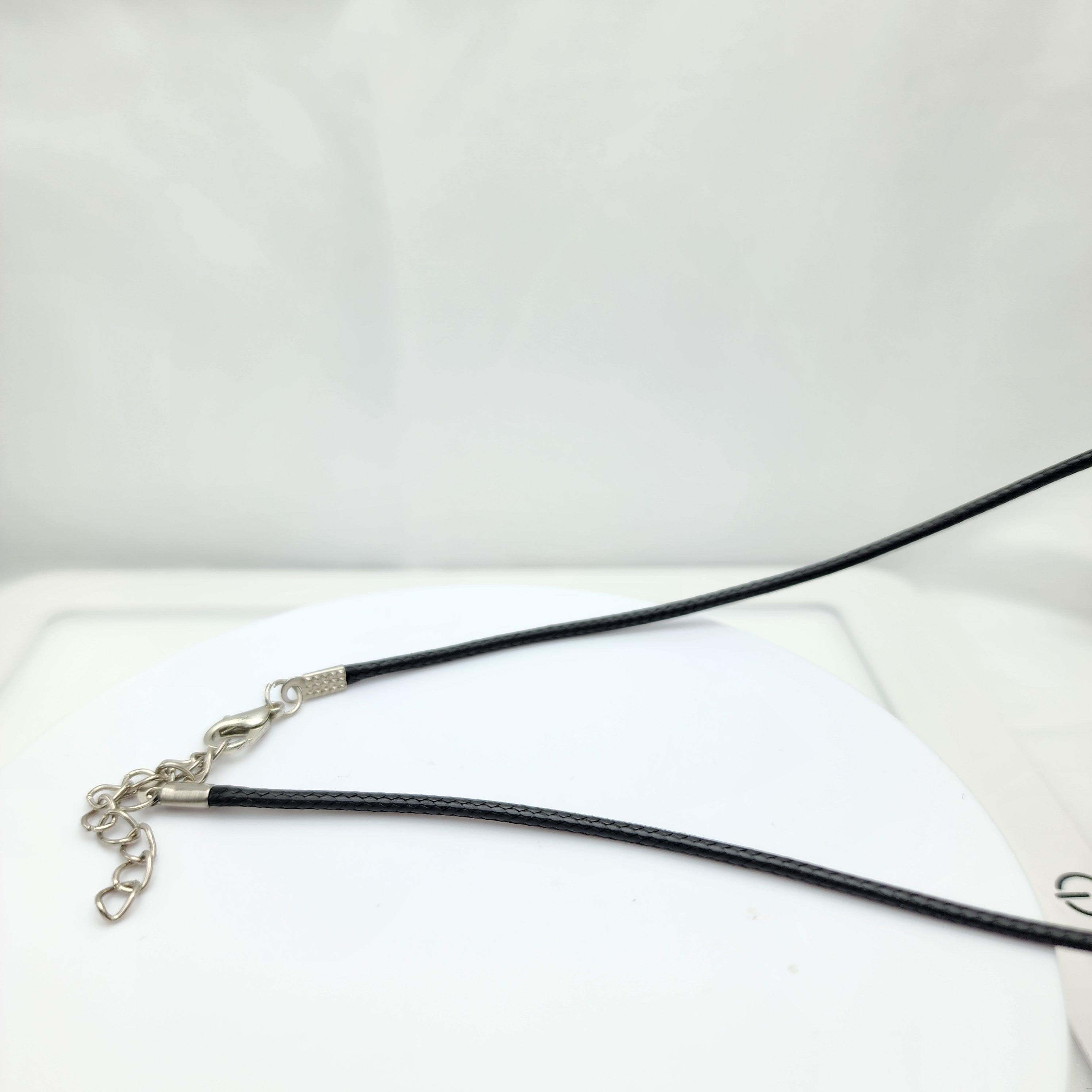 Ciondolo di labradorite naturale 

Presenta un bellissimo flash blu intenso 
Unica chiave di volta Forma rettangolare lunga
Questa pietra è nota per portare stabilità e protezione a chi la indossa. 
Realizzato a mano in argento massiccio e oro